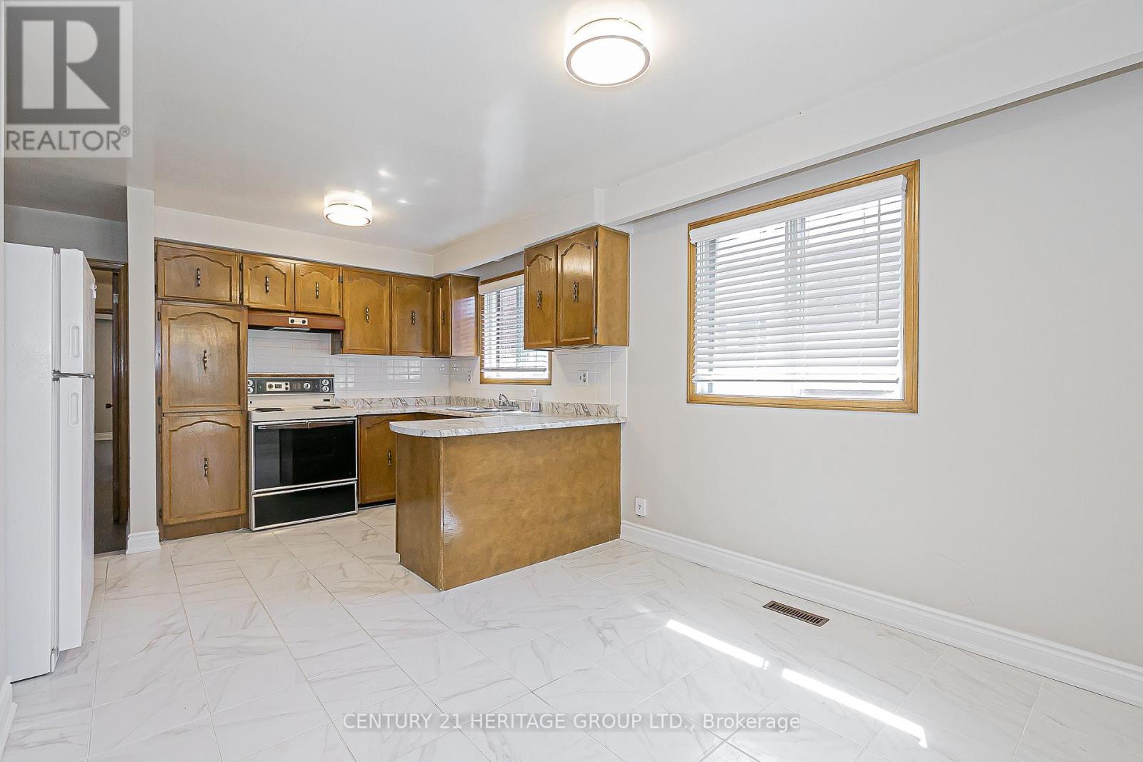 107 Hazelnut Crescent, Toronto, Ontario  M2J 4W4 - Photo 10 - C12832784