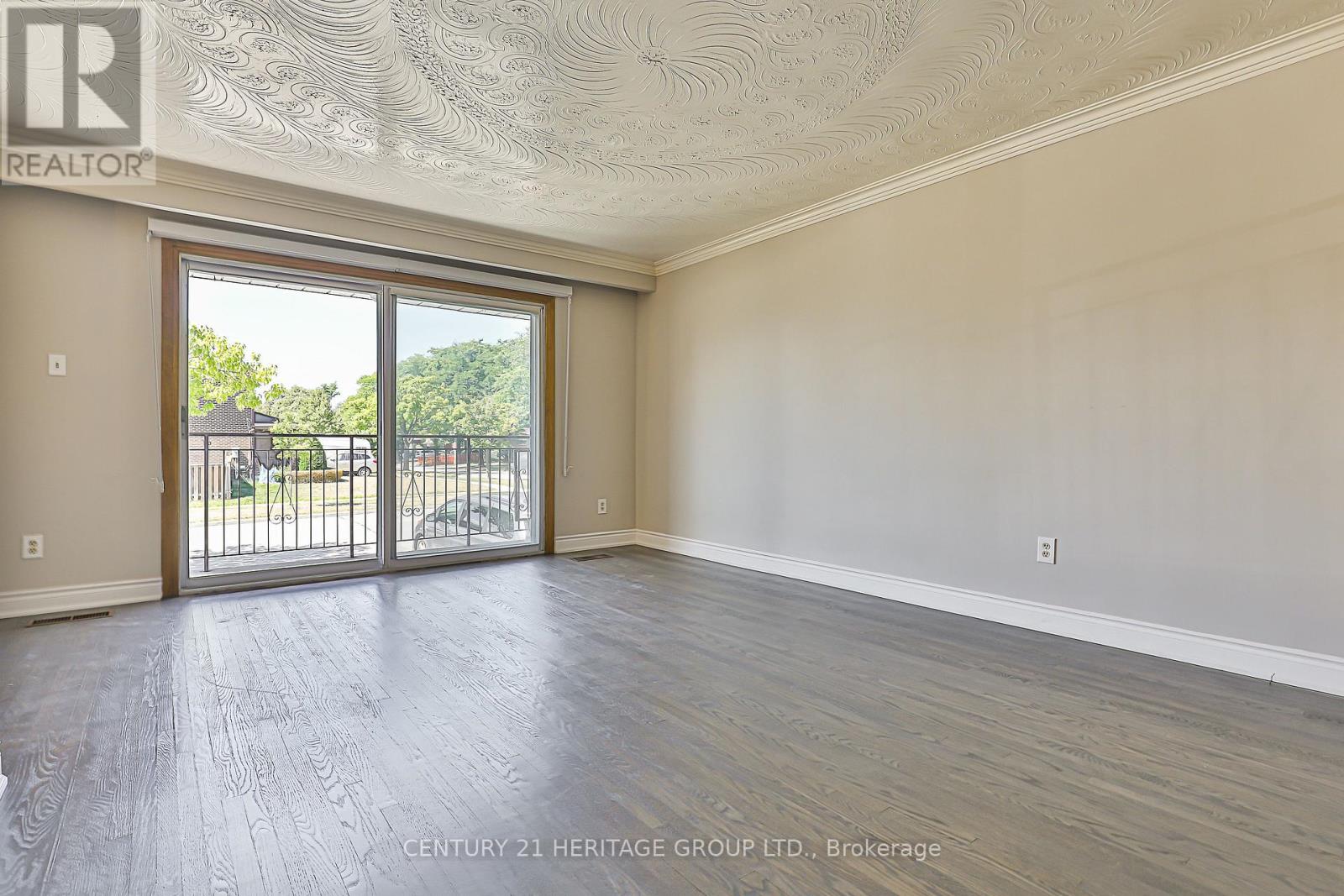 107 Hazelnut Crescent, Toronto, Ontario  M2J 4W4 - Photo 6 - C12832784