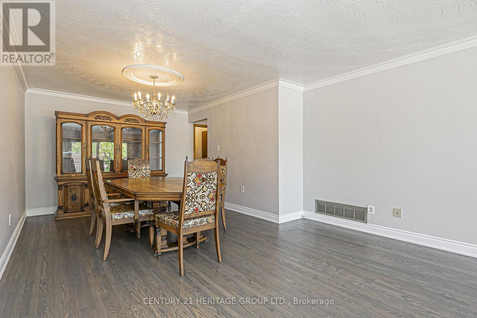 107 Hazelnut Crescent, Toronto, Ontario  M2J 4W4 - Photo 7 - C12832784