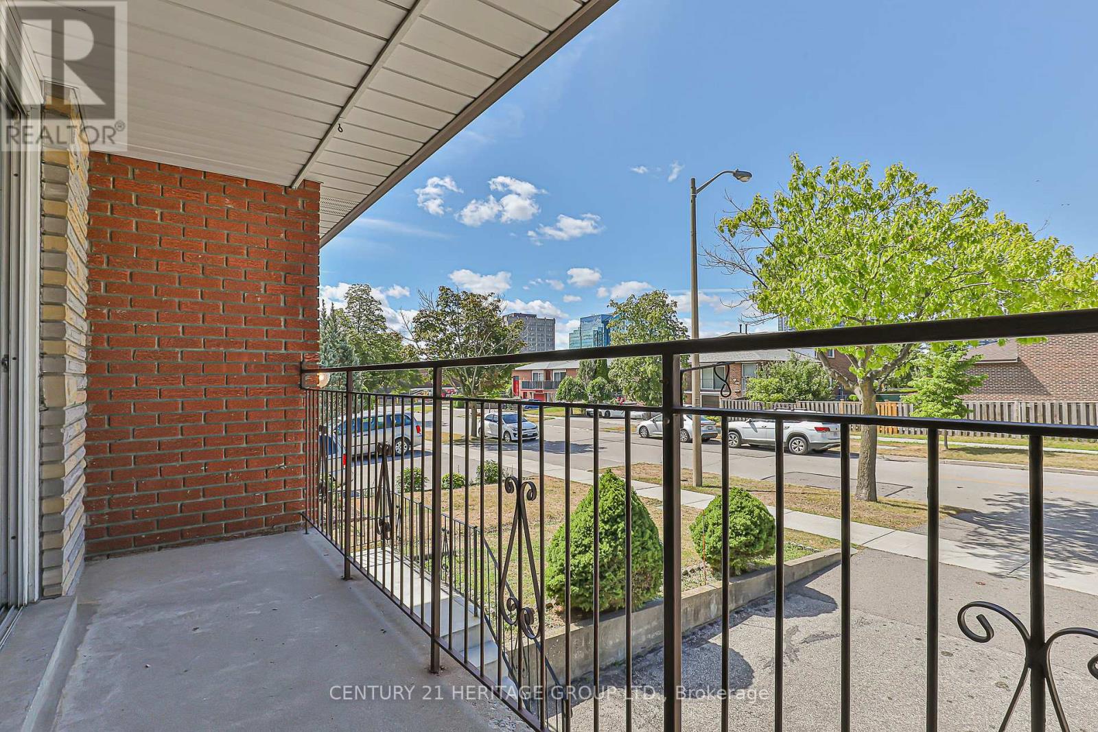 107 Hazelnut Crescent, Toronto, Ontario  M2J 4W4 - Photo 9 - C12832784