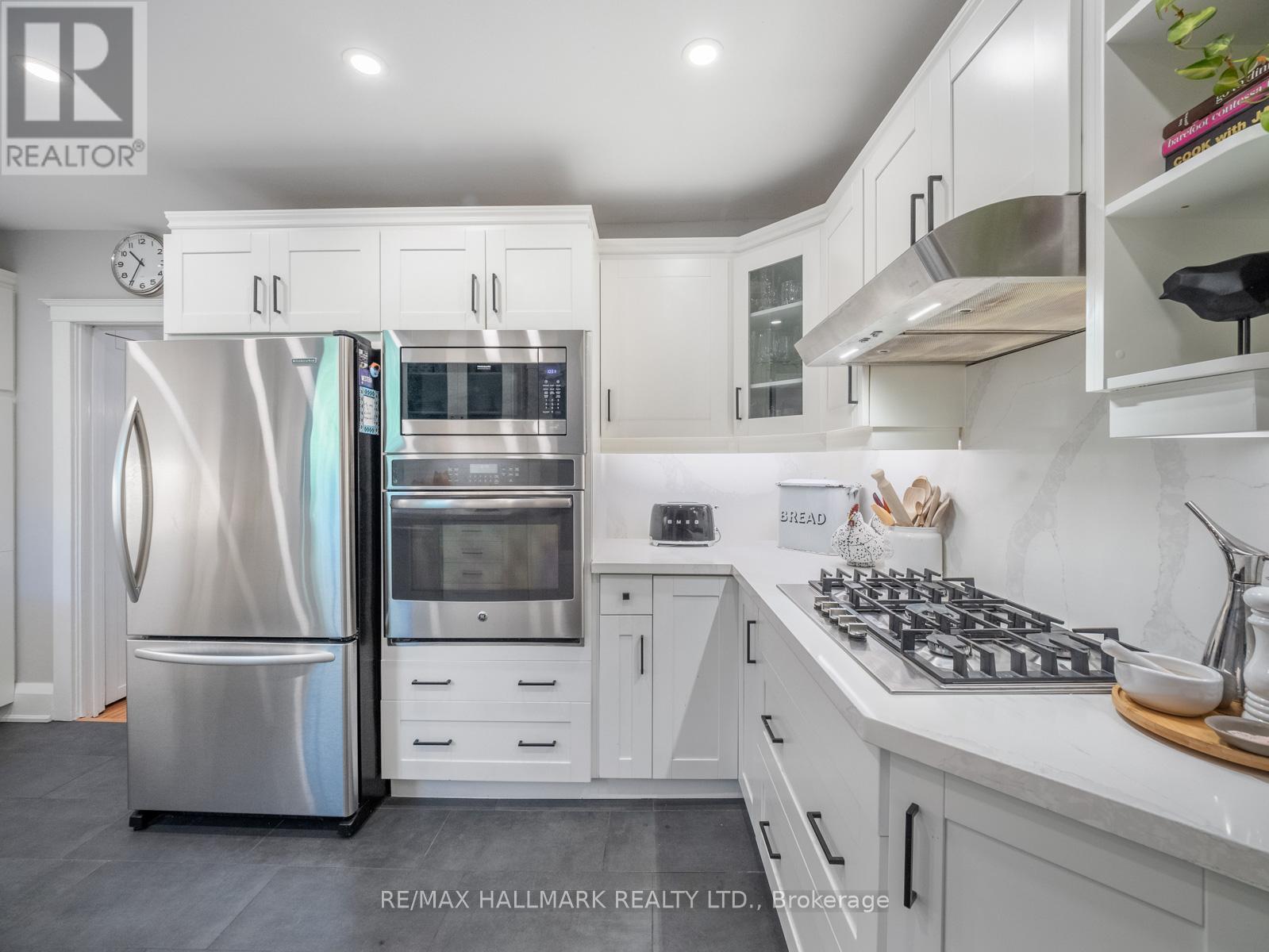 306 Lee Avenue, Toronto, Ontario  M4E 2P8 - Photo 17 - E12832736