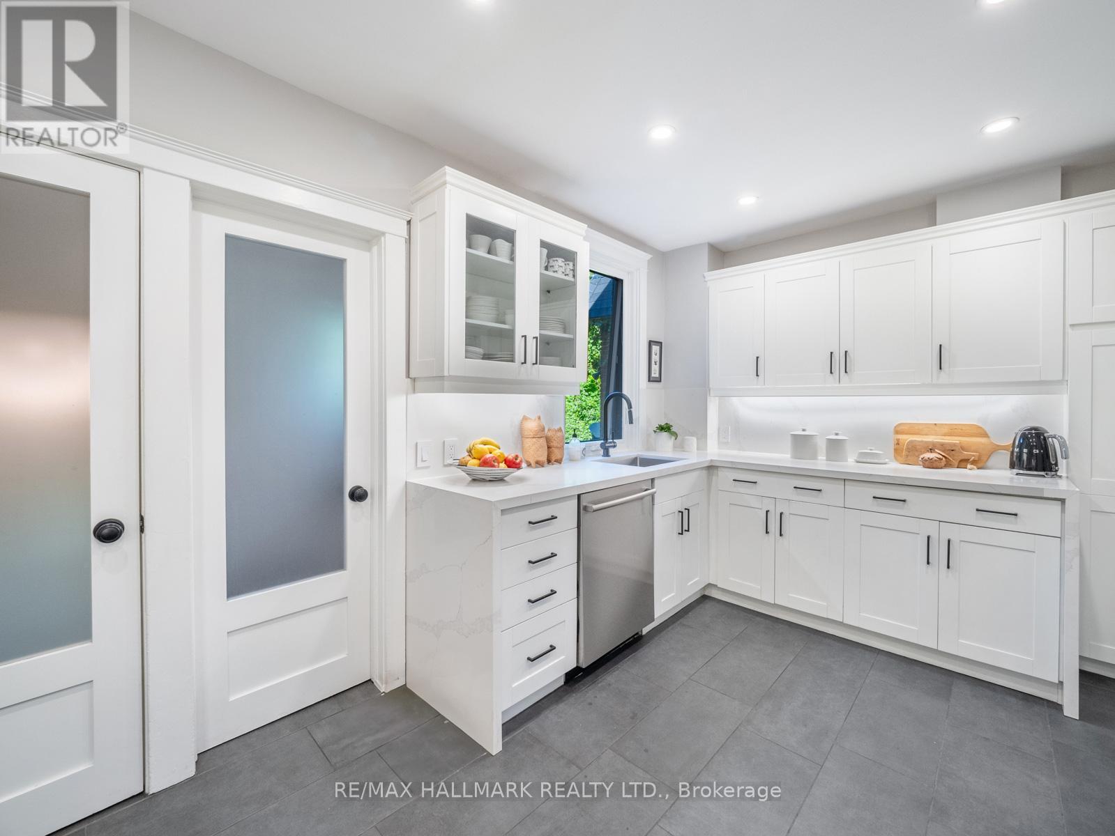 306 Lee Avenue, Toronto, Ontario  M4E 2P8 - Photo 18 - E12832736