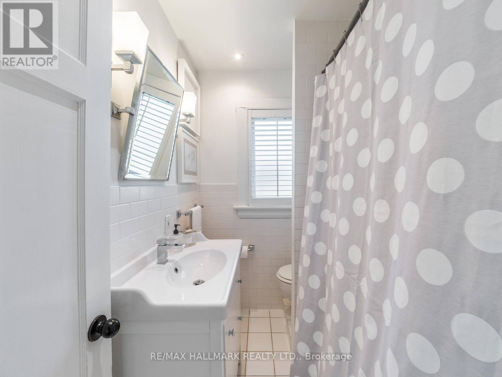 306 Lee Avenue, Toronto, Ontario  M4E 2P8 - Photo 22 - E12832736