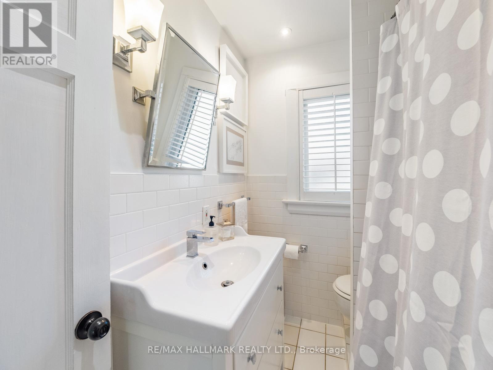 306 Lee Avenue, Toronto, Ontario  M4E 2P8 - Photo 23 - E12832736