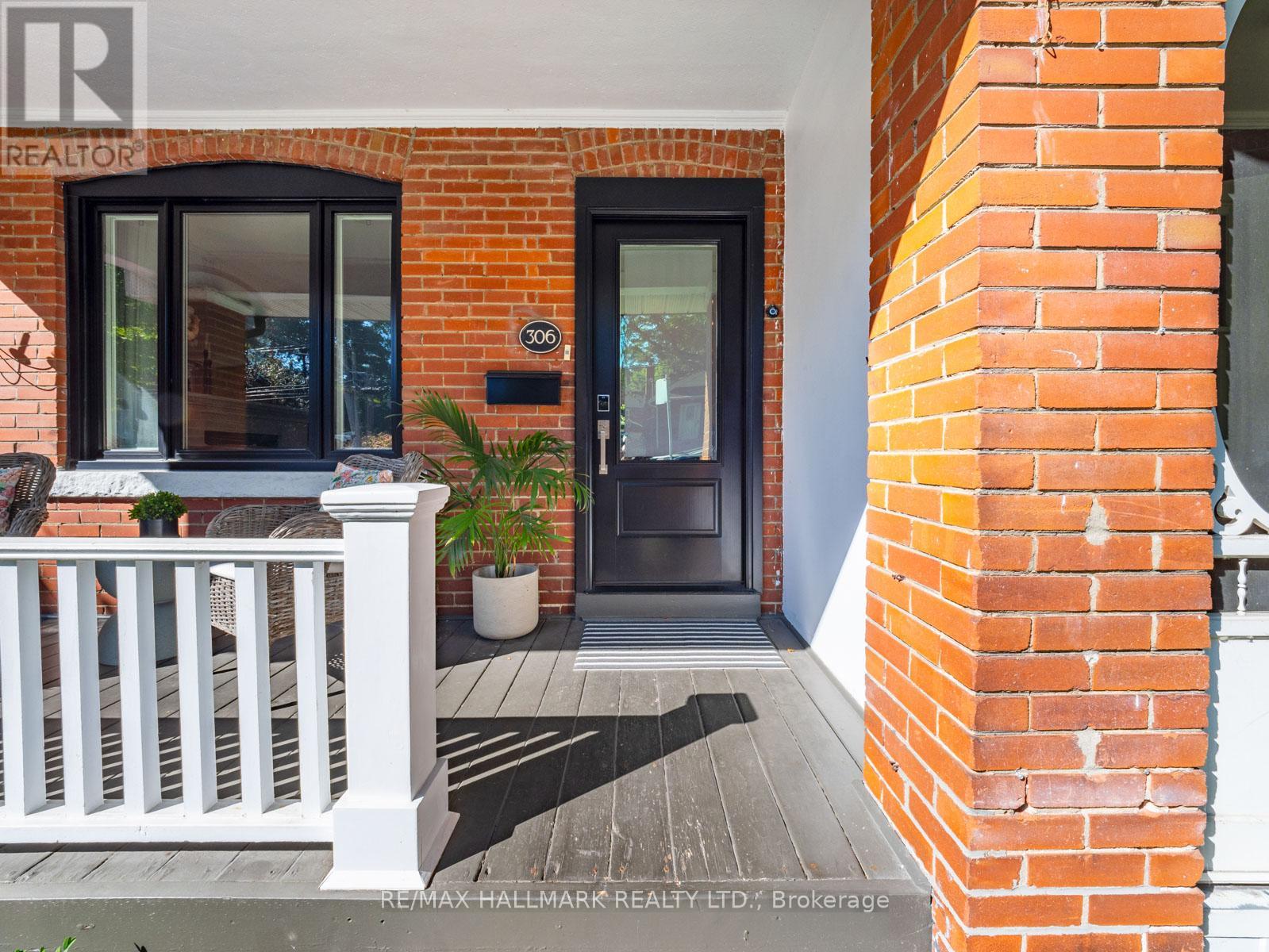 306 Lee Avenue, Toronto, Ontario  M4E 2P8 - Photo 4 - E12832736