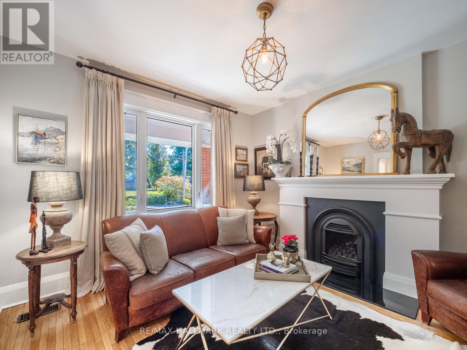 306 Lee Avenue, Toronto, Ontario  M4E 2P8 - Photo 8 - E12832736