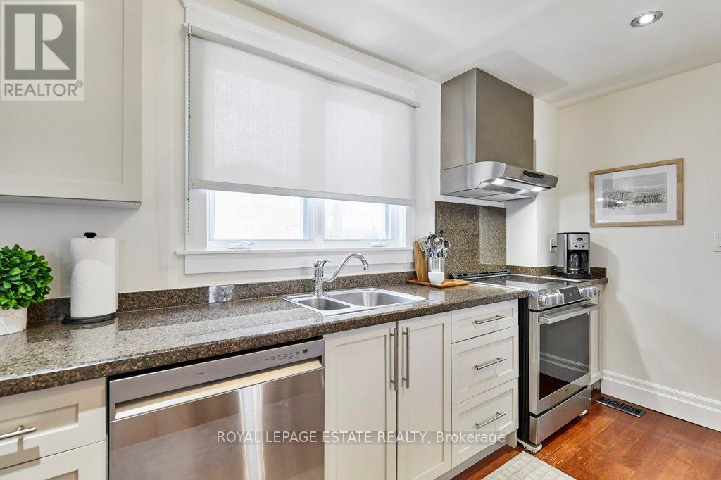 15 Squires Avenue, Toronto, Ontario  M4B 2R2 - Photo 10 - E12832778