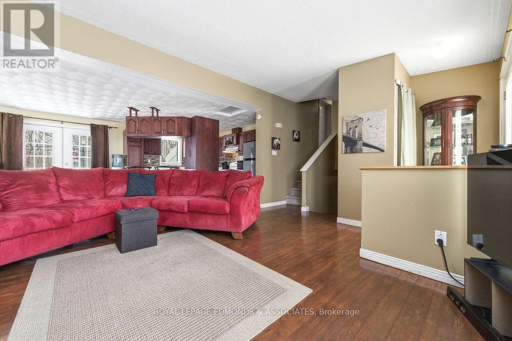 104 Beckett View Drive, Laurentian Valley, Ontario  K8A 6W2 - Photo 10 - X12832738