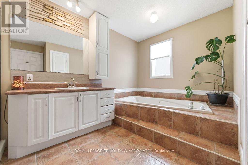 104 Beckett View Drive, Laurentian Valley, Ontario  K8A 6W2 - Photo 28 - X12832738