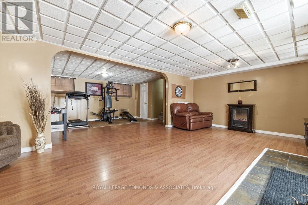 104 Beckett View Drive, Laurentian Valley, Ontario  K8A 6W2 - Photo 32 - X12832738