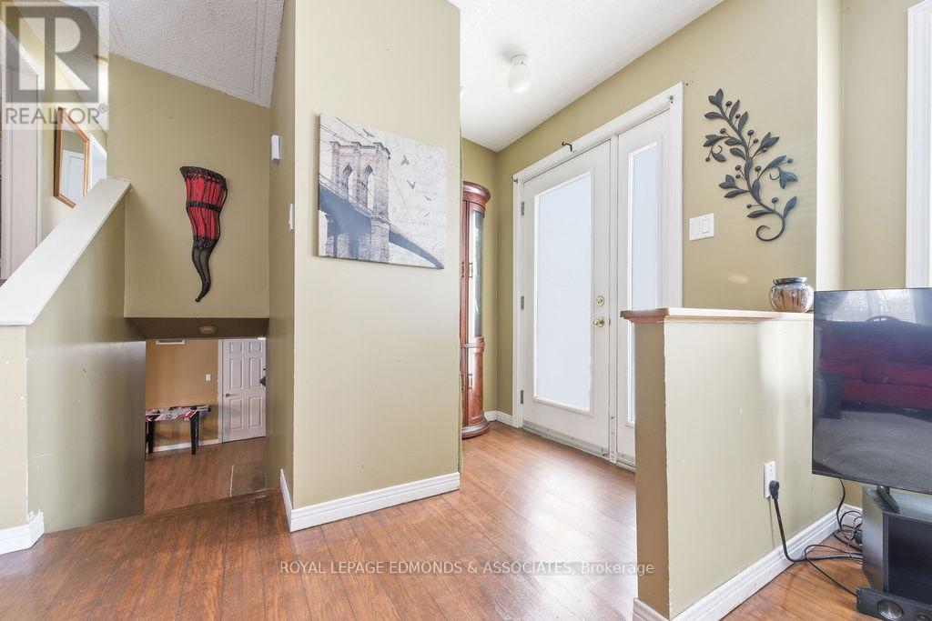 104 Beckett View Drive, Laurentian Valley, Ontario  K8A 6W2 - Photo 8 - X12832738