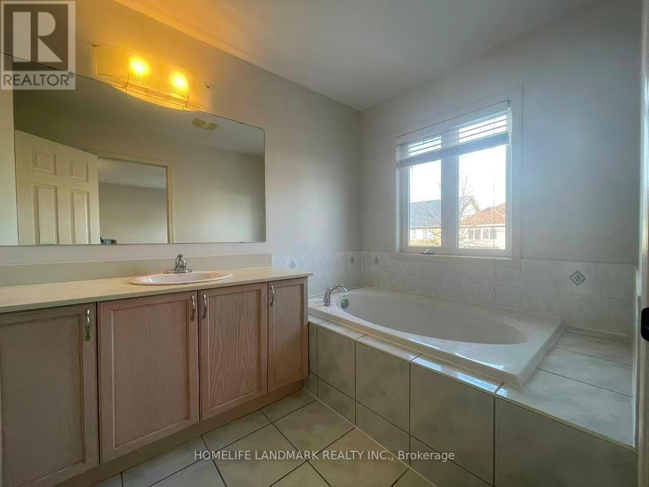 53 Ralph Chalmers Avenue, Markham, Ontario  L6E 2C3 - Photo 13 - N12832710