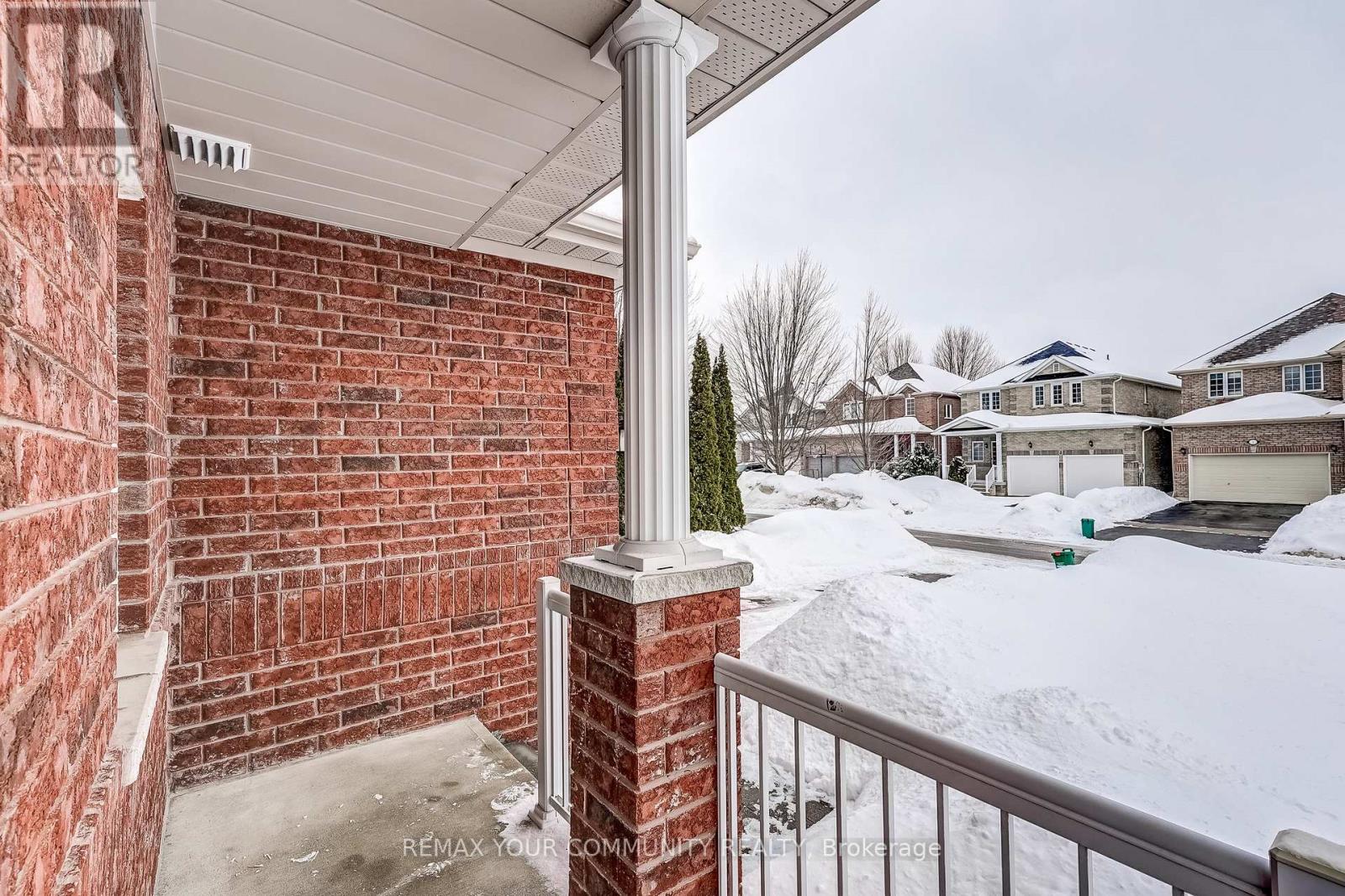 2 Laurelbank Crescent, Georgina, Ontario  L4P 4H6 - Photo 7 - N12832748