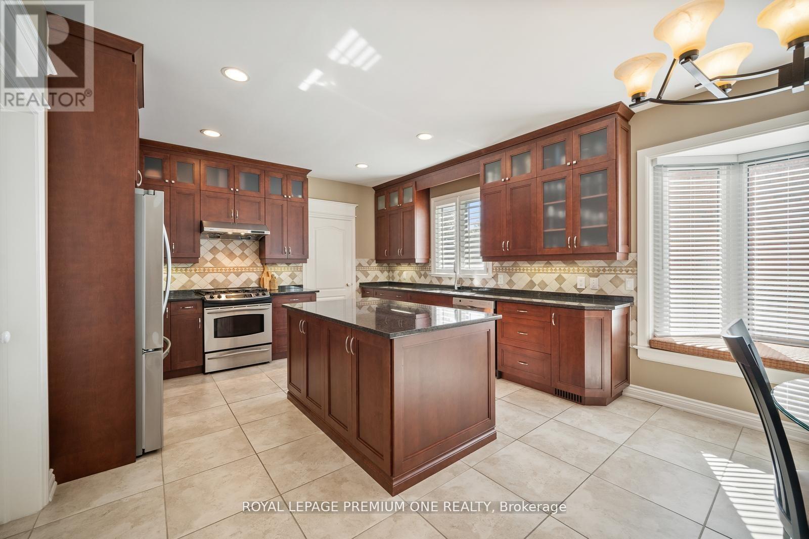 536 Village Parkway, Markham, Ontario  L3R 9N5 - Photo 11 - N12832750