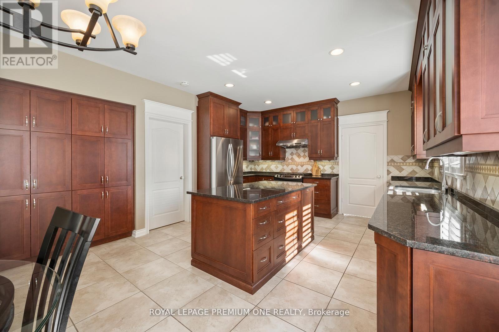 536 Village Parkway, Markham, Ontario  L3R 9N5 - Photo 14 - N12832750