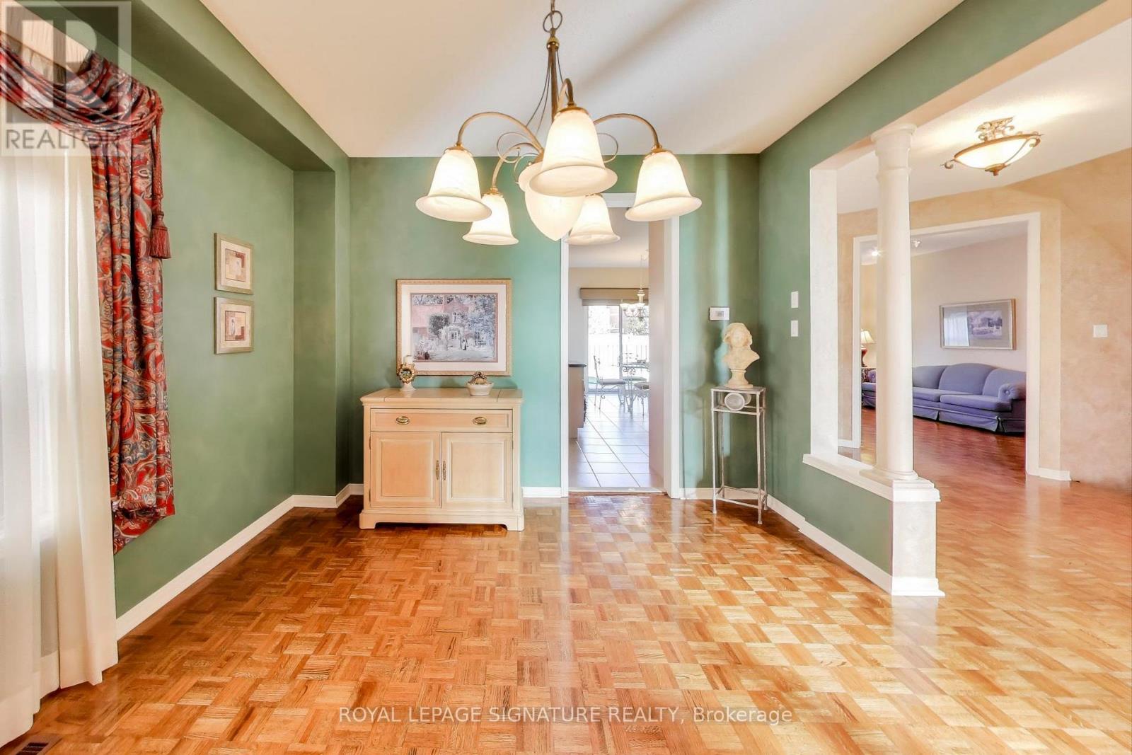 127 Mountcharles Crescent, Vaughan, Ontario  L6A 2J9 - Photo 10 - N12832792