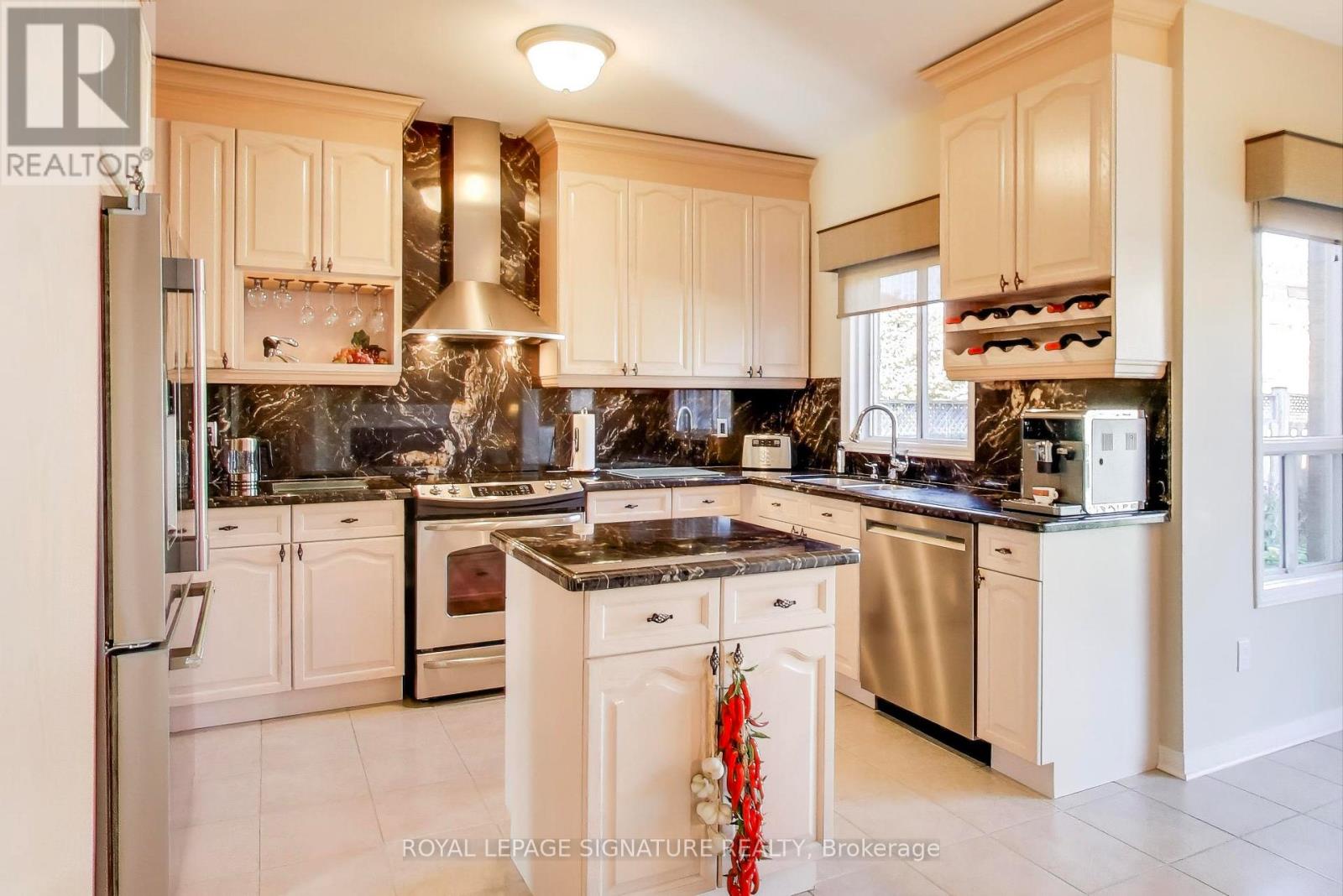 127 Mountcharles Crescent, Vaughan, Ontario  L6A 2J9 - Photo 11 - N12832792