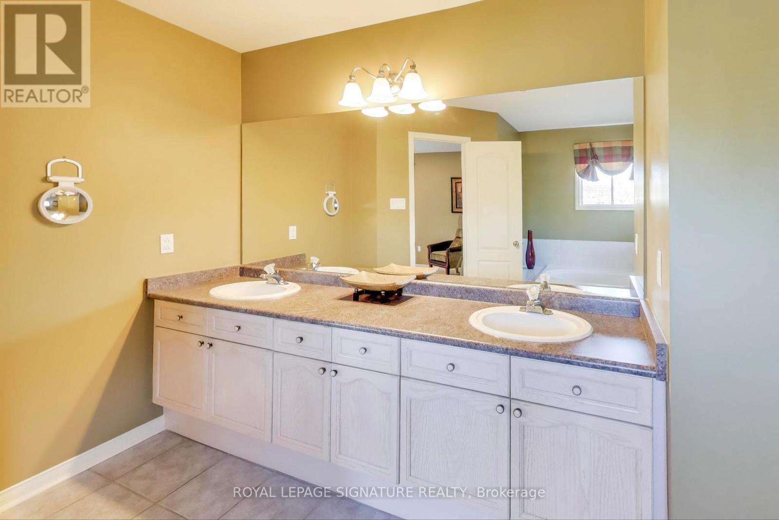 127 Mountcharles Crescent, Vaughan, Ontario  L6A 2J9 - Photo 24 - N12832792