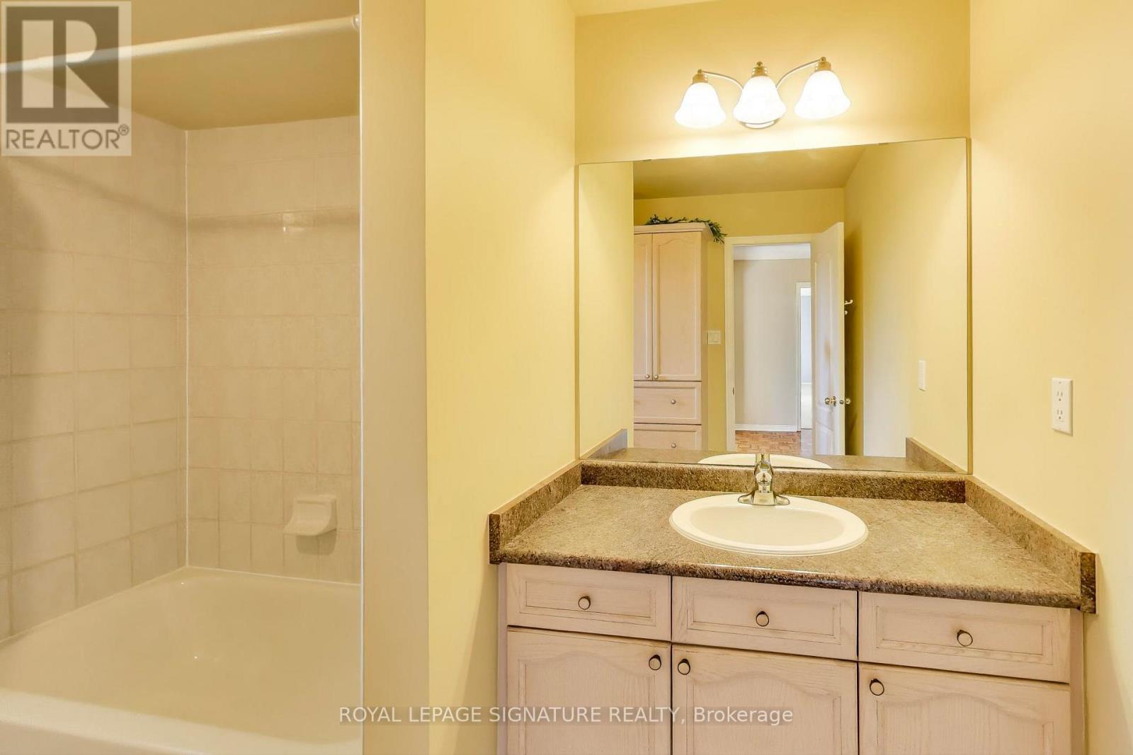 127 Mountcharles Crescent, Vaughan, Ontario  L6A 2J9 - Photo 35 - N12832792