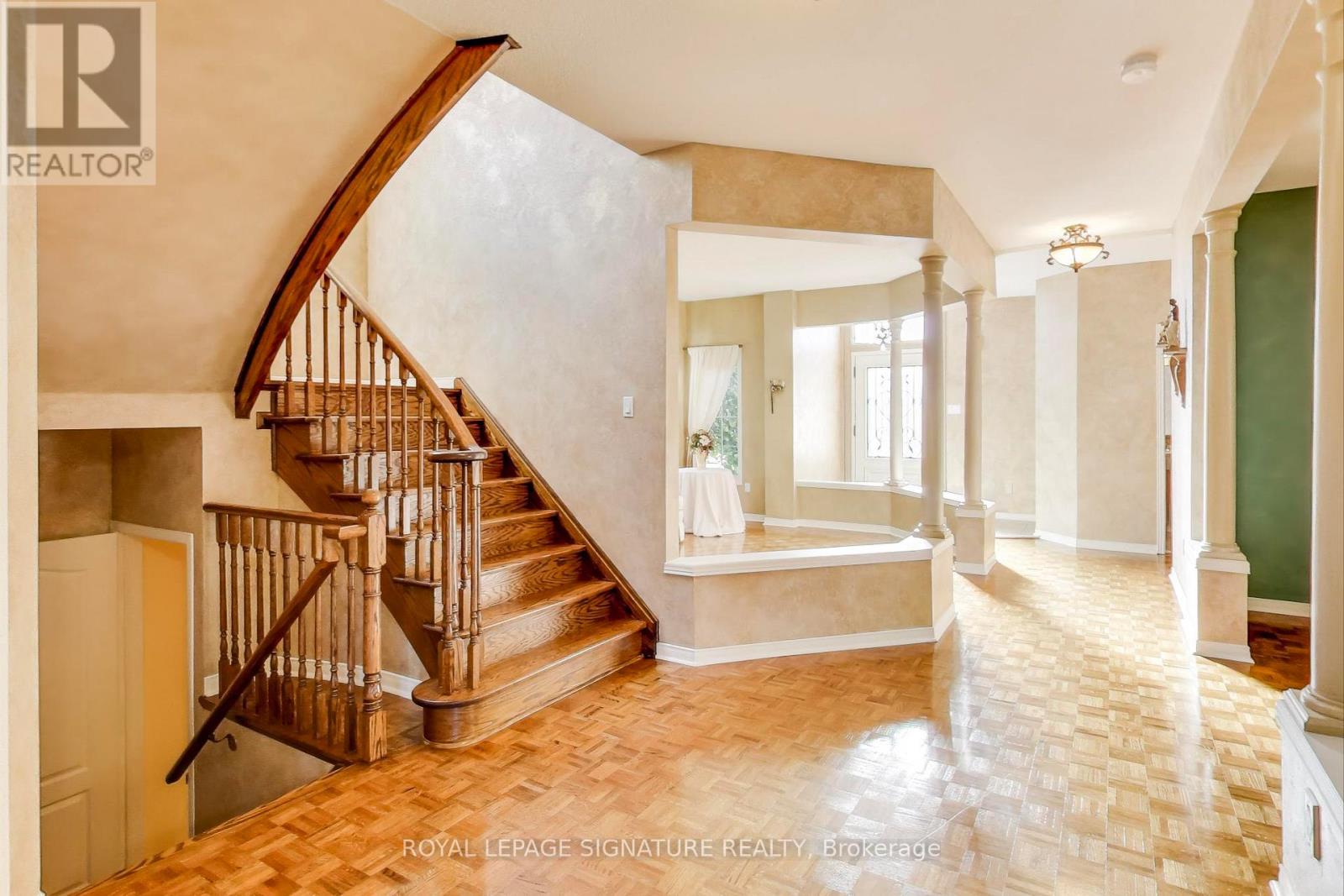 127 Mountcharles Crescent, Vaughan, Ontario  L6A 2J9 - Photo 5 - N12832792