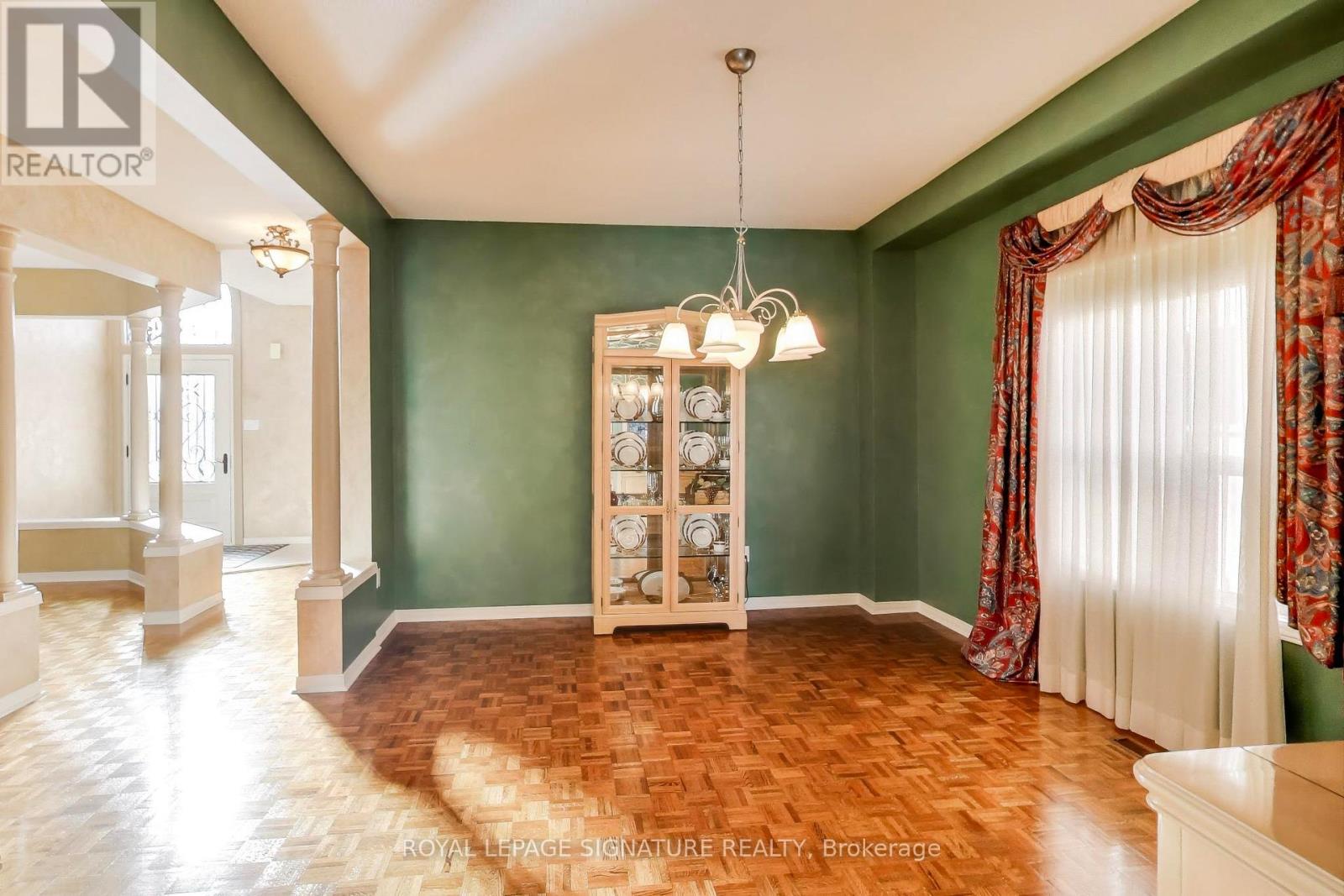 127 Mountcharles Crescent, Vaughan, Ontario  L6A 2J9 - Photo 9 - N12832792