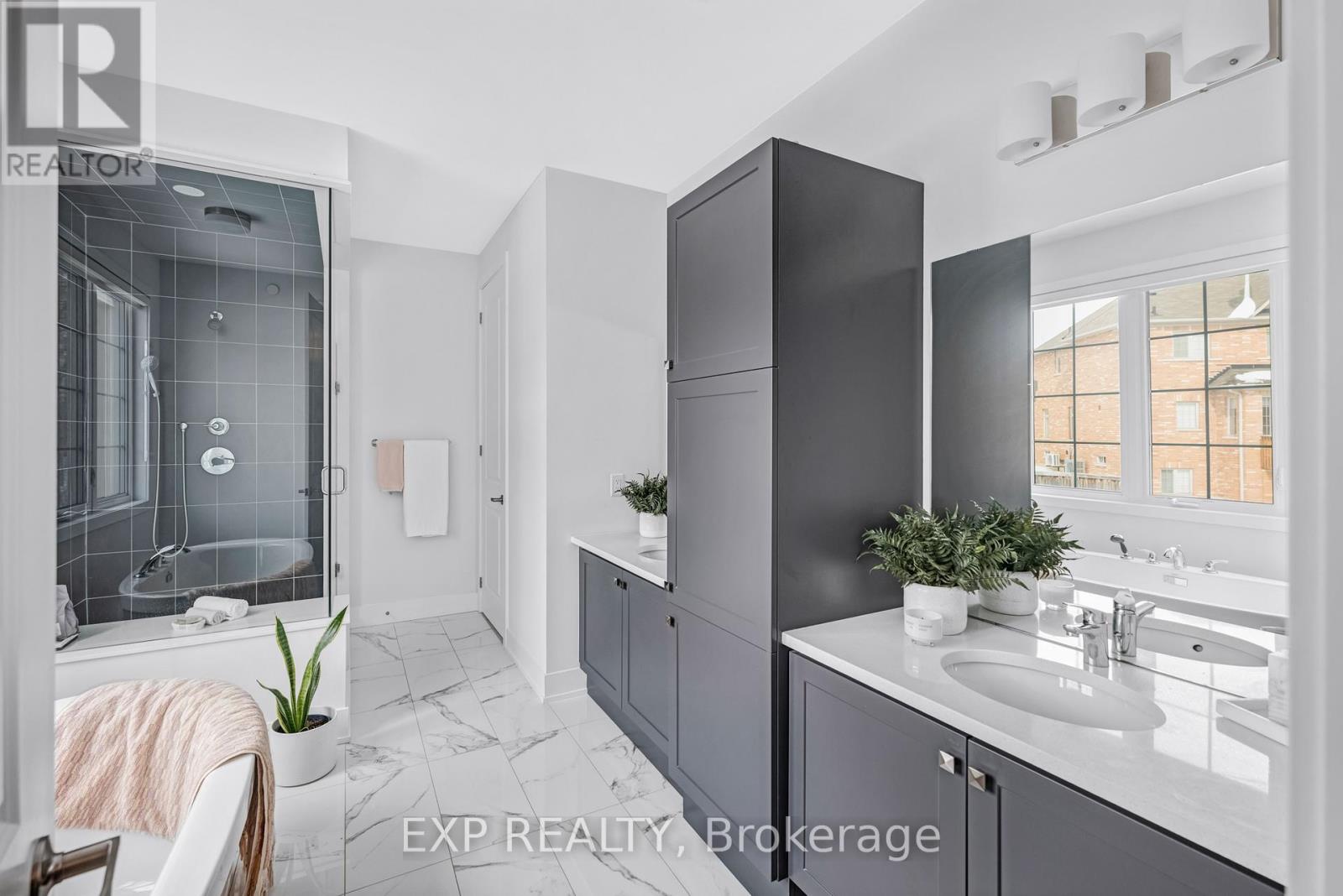 80 Sikura Circle, Aurora, Ontario  L4G 3Y9 - Photo 24 - N12832826