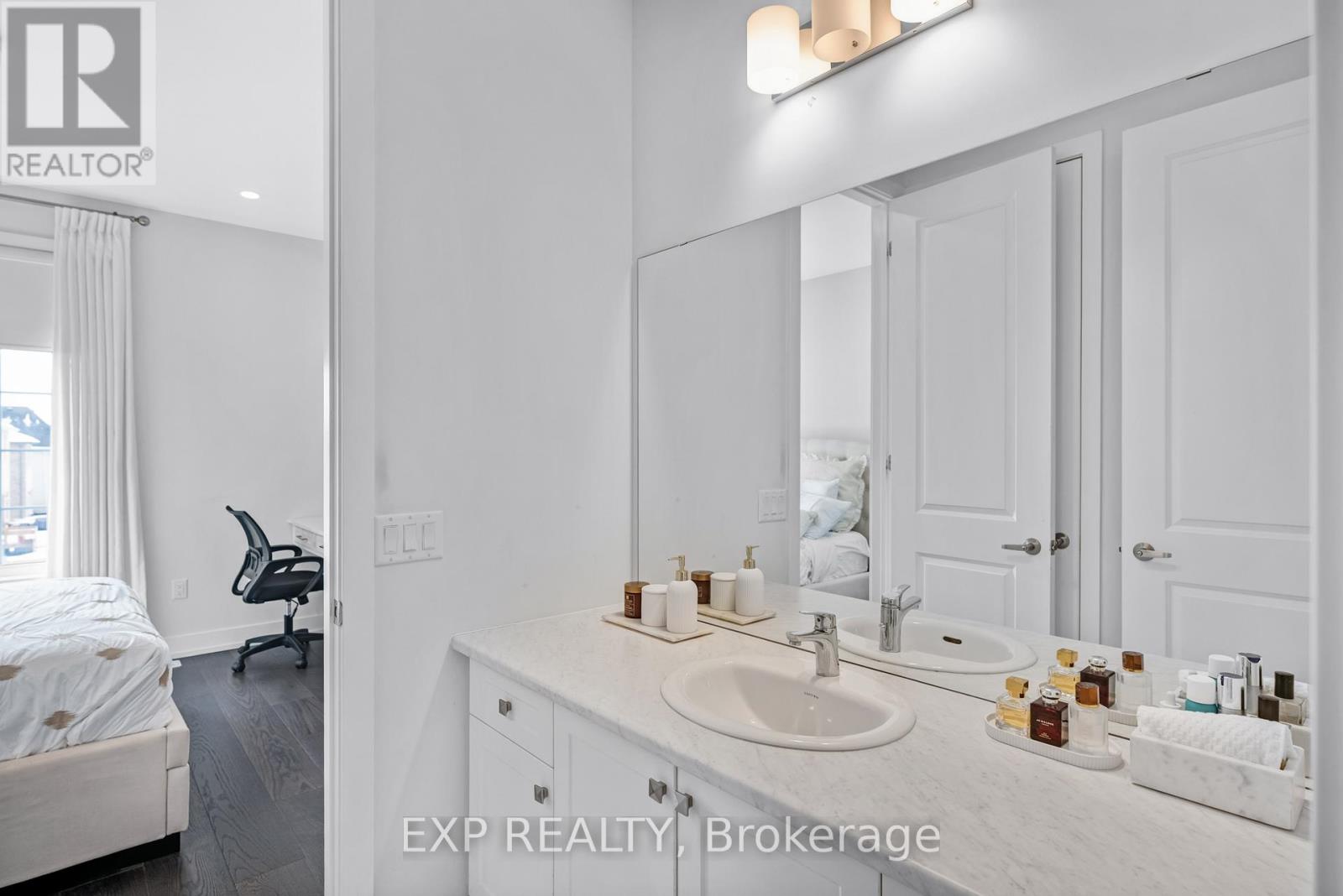 80 Sikura Circle, Aurora, Ontario  L4G 3Y9 - Photo 34 - N12832826