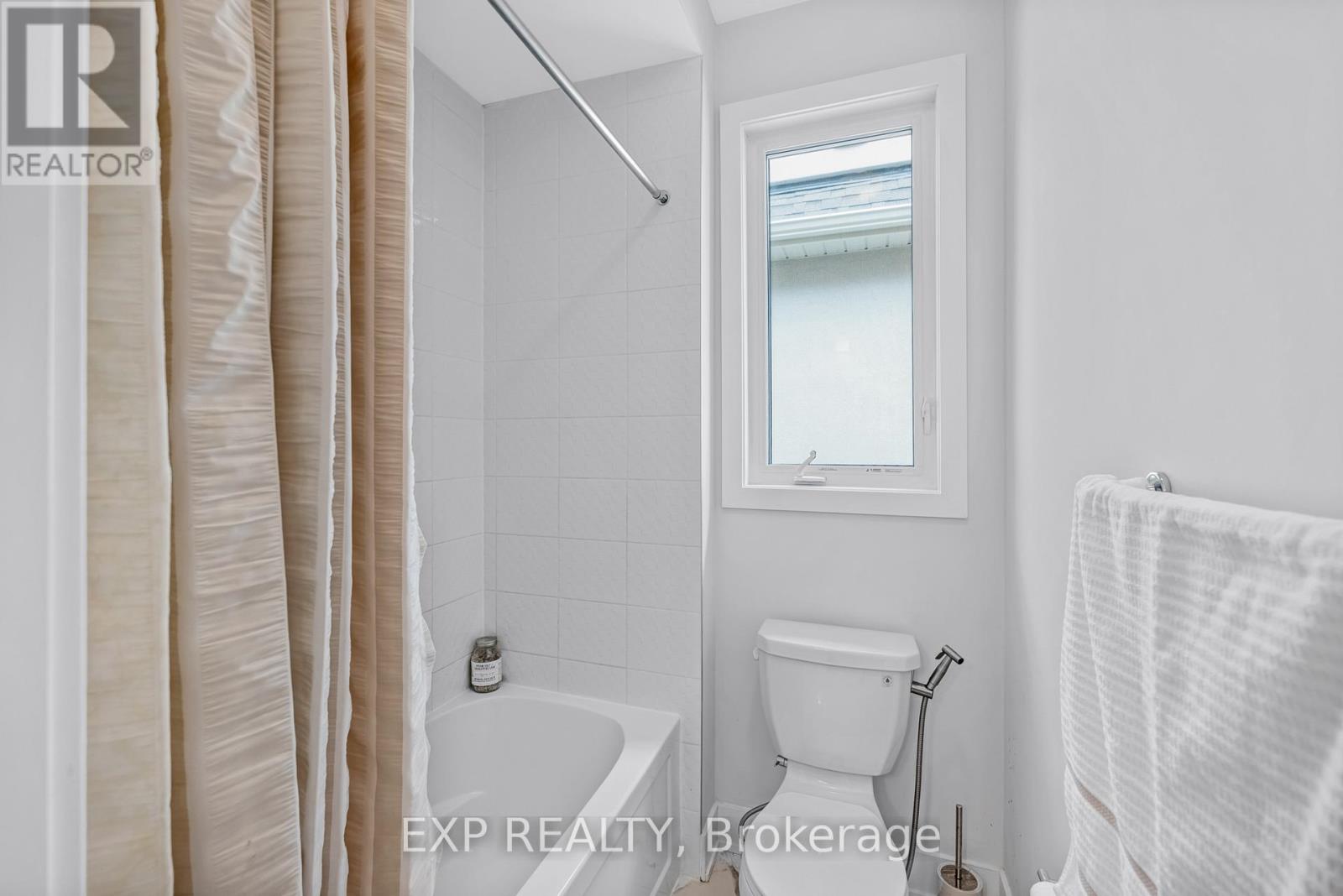 80 Sikura Circle, Aurora, Ontario  L4G 3Y9 - Photo 35 - N12832826