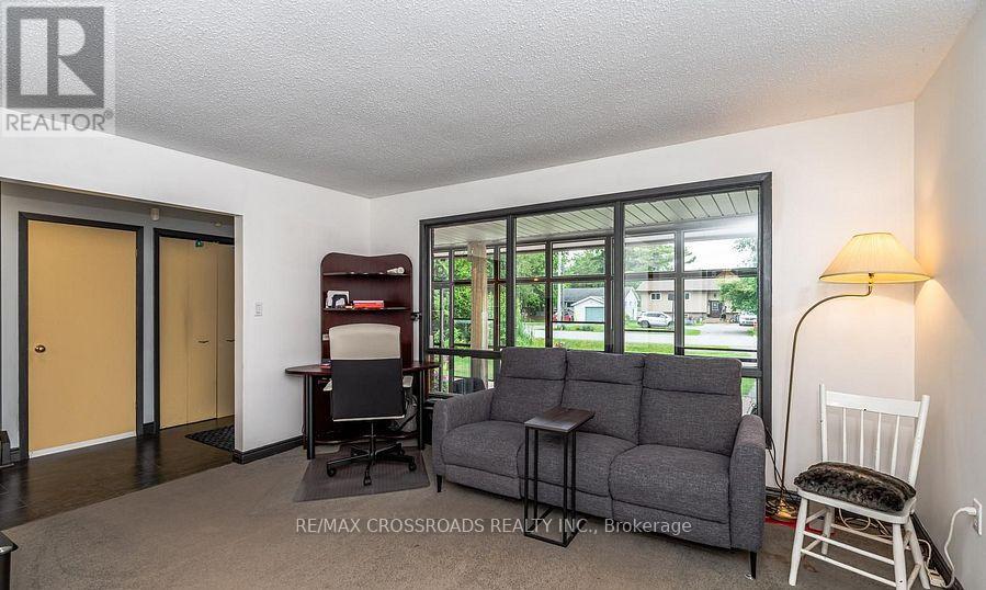 9910 Morning Glory Road, Georgina, Ontario  L0E 1N0 - Photo 5 - N12832844