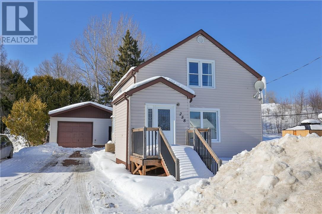 258 Eleventh Avenue, Lively, Ontario