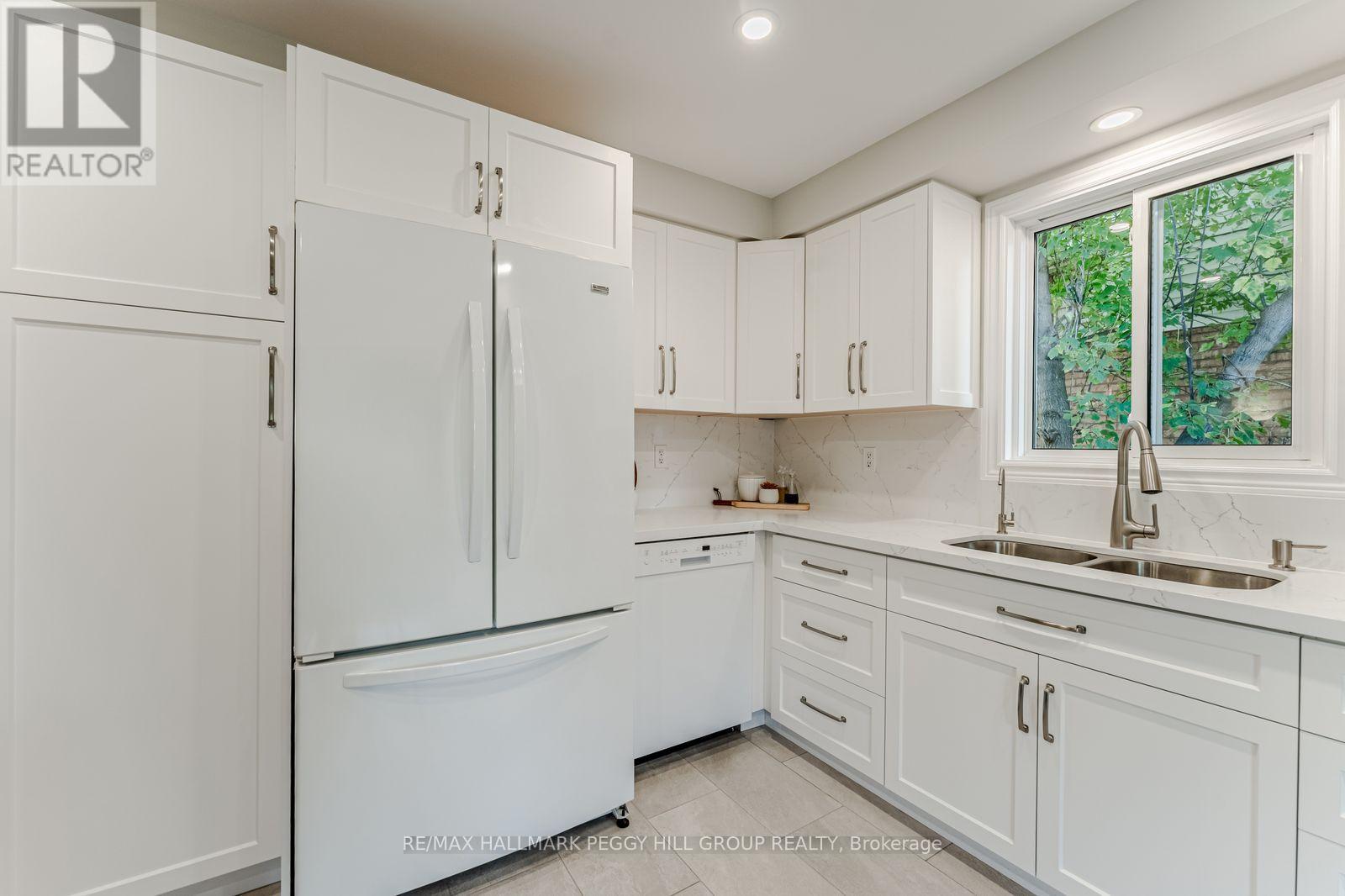 222 Bishop Drive, Barrie (Ardagh), Ontario  L4N 6X8 - Photo 9 - S12832808