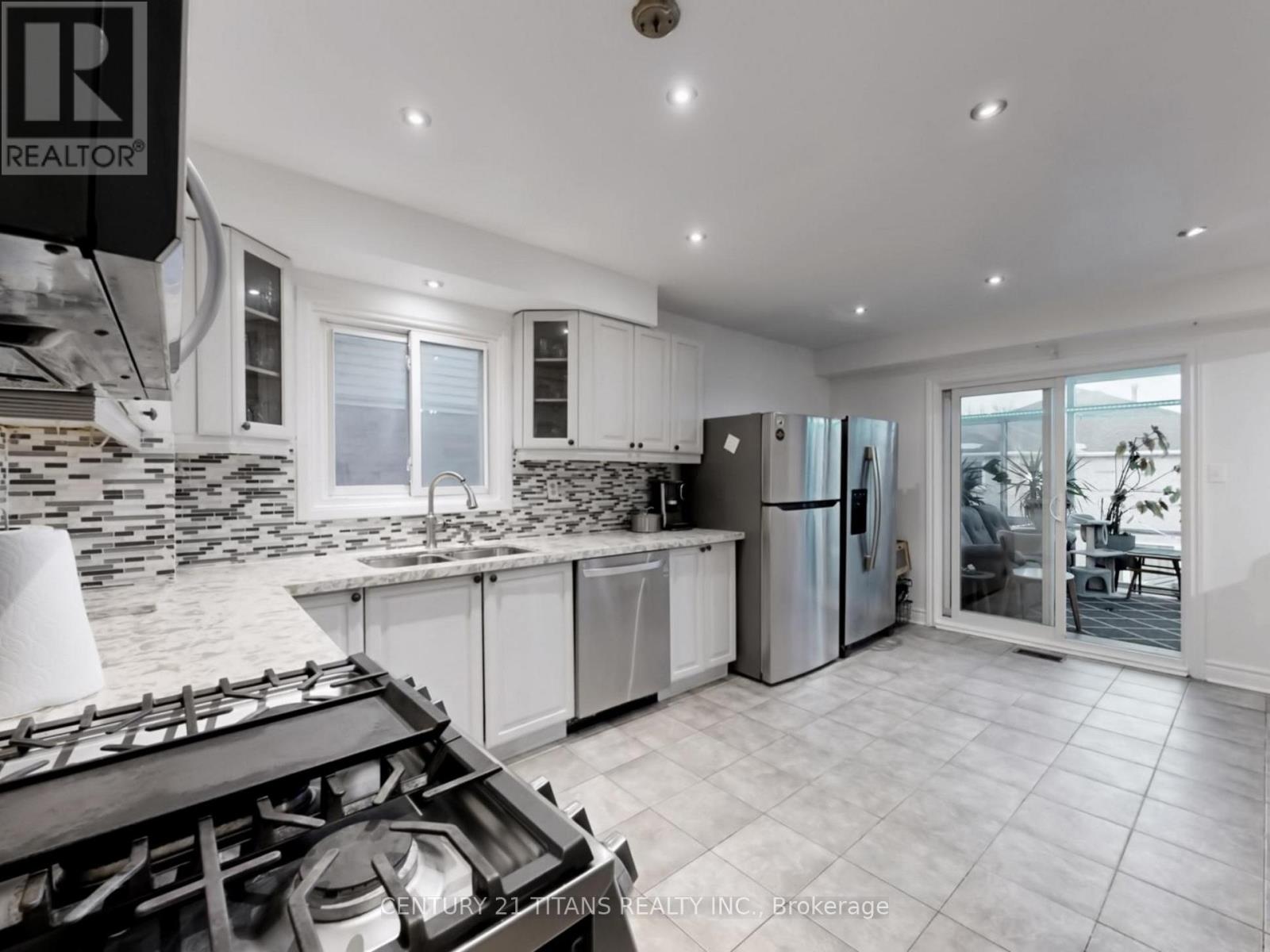 1640 Tawnberry Street, Pickering, Ontario  L1X 2C2 - Photo 12 - E12792816