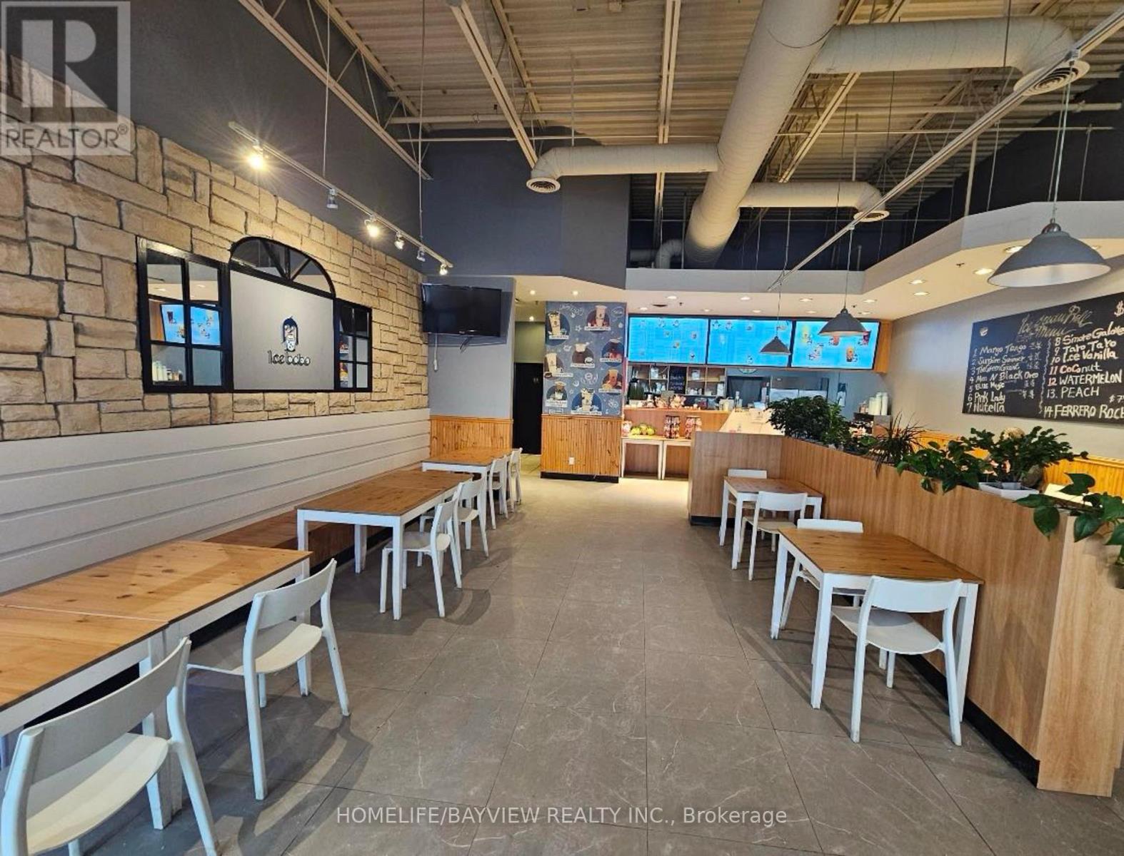 21 - 16655 YONGE STREET, Newmarket, Ontario