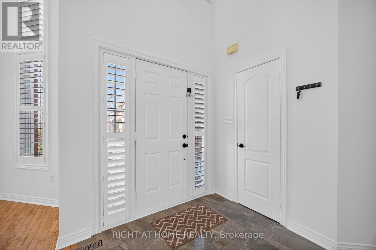 2013 Rosemount Crescent, Oakville, Ontario  L6M 3A5 - Photo 2 - W12575010