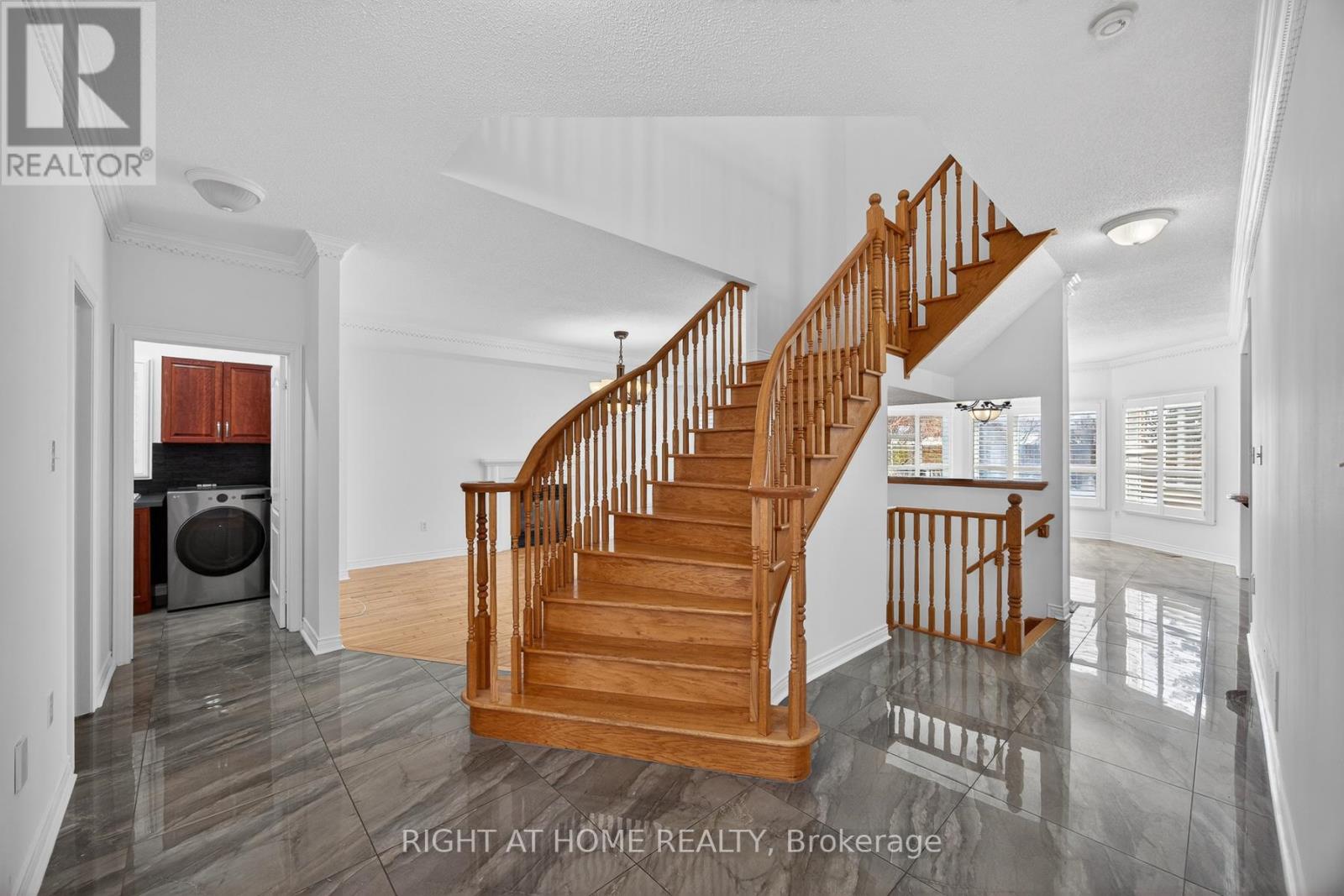 2013 Rosemount Crescent, Oakville, Ontario  L6M 3A5 - Photo 5 - W12575010