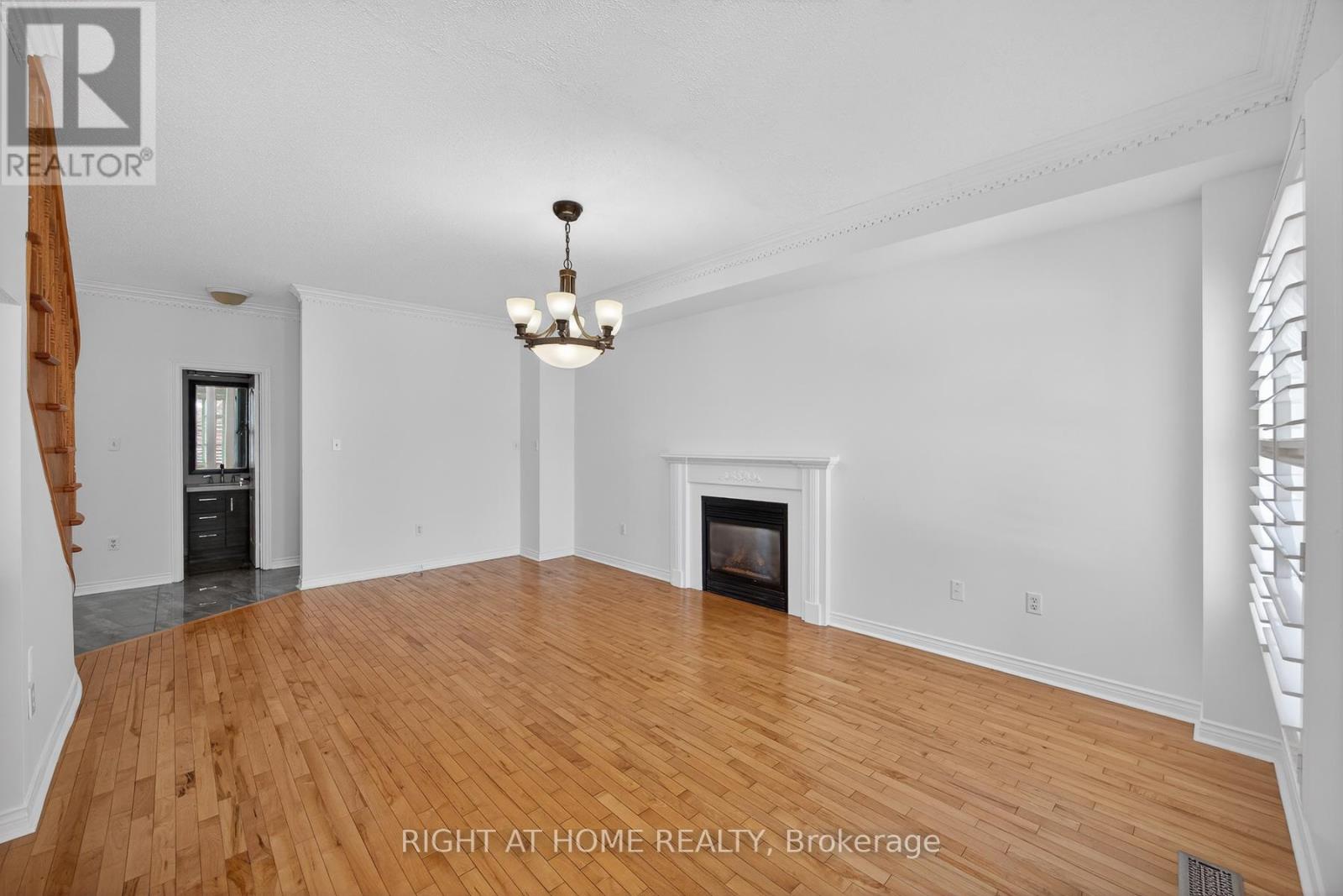 2013 Rosemount Crescent, Oakville, Ontario  L6M 3A5 - Photo 7 - W12575010