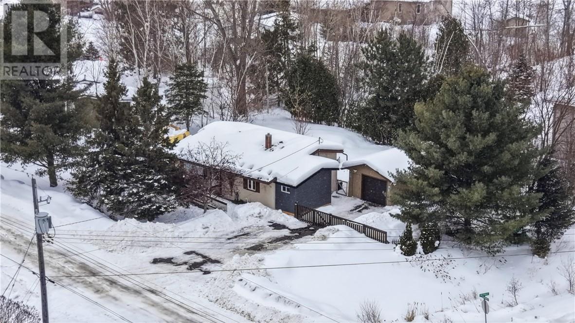 1779 Mccrea Heights Avenue, Val Caron, Ontario  P3N 1M5 - Photo 2 - 2126606