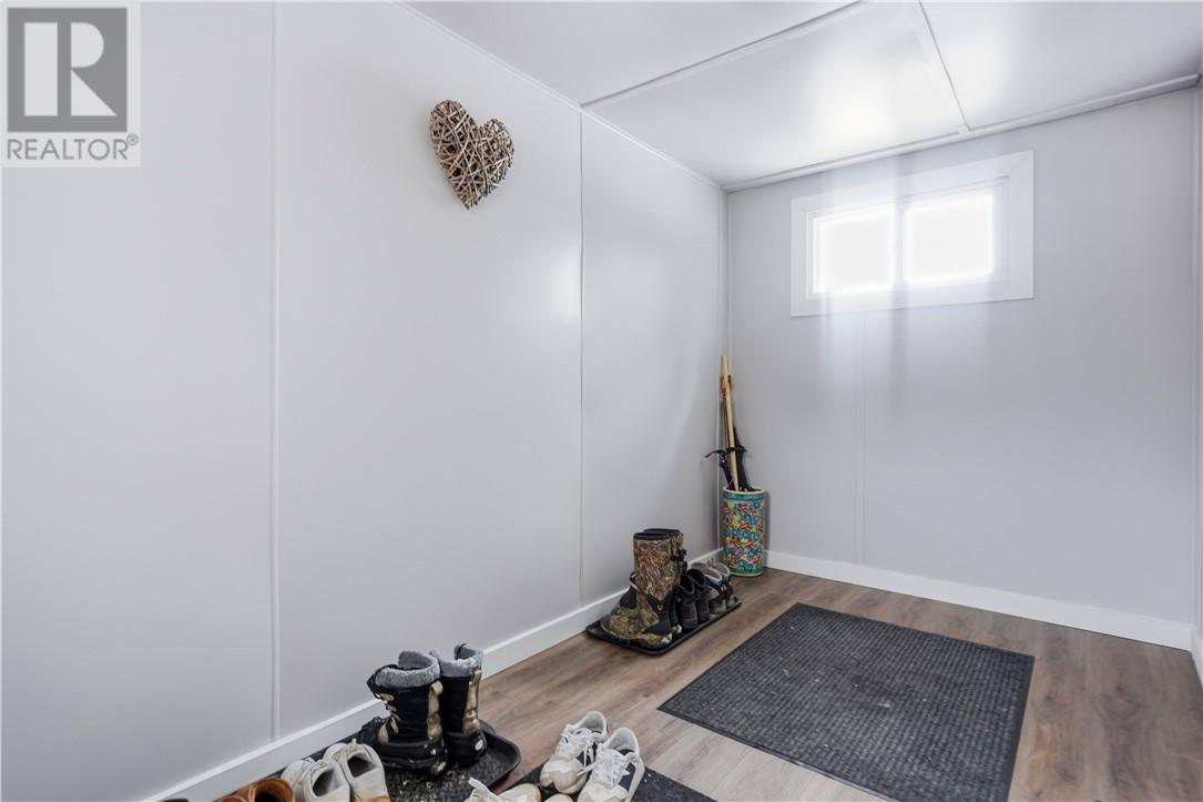 1779 Mccrea Heights Avenue, Val Caron, Ontario  P3N 1M5 - Photo 3 - 2126606