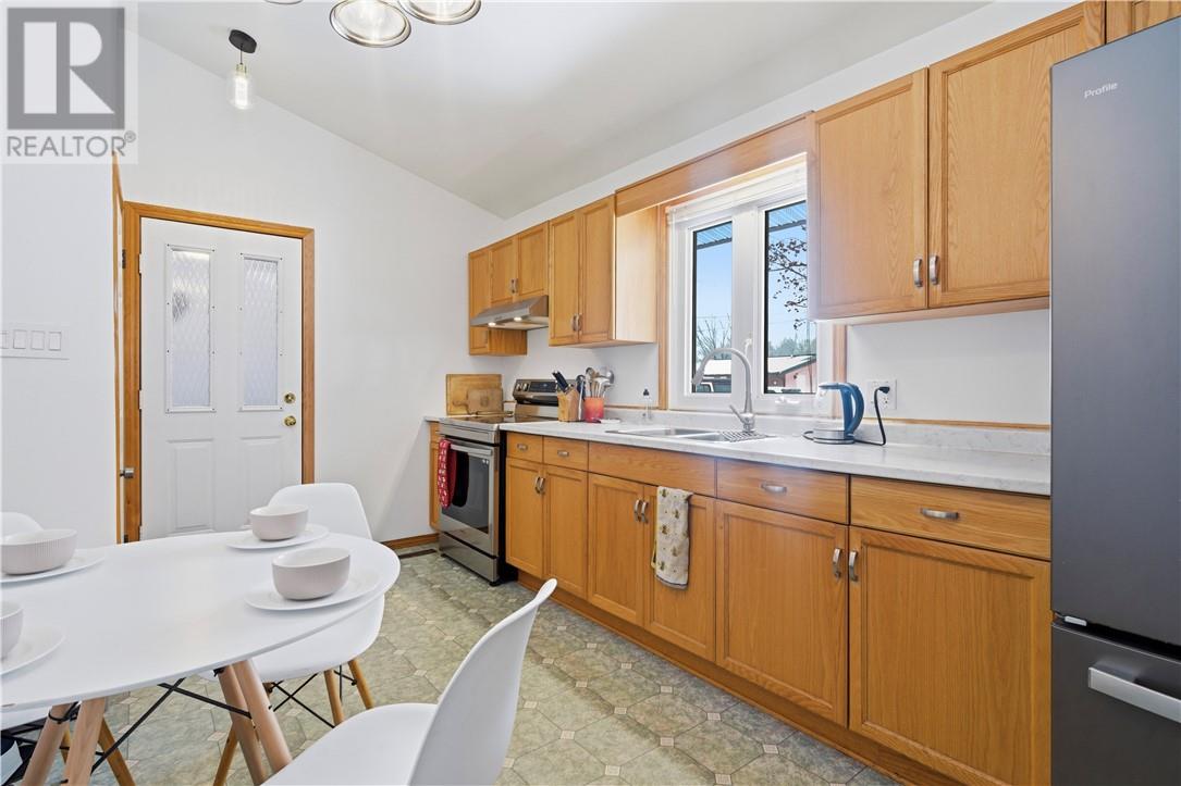 1779 Mccrea Heights Avenue, Val Caron, Ontario  P3N 1M5 - Photo 5 - 2126606