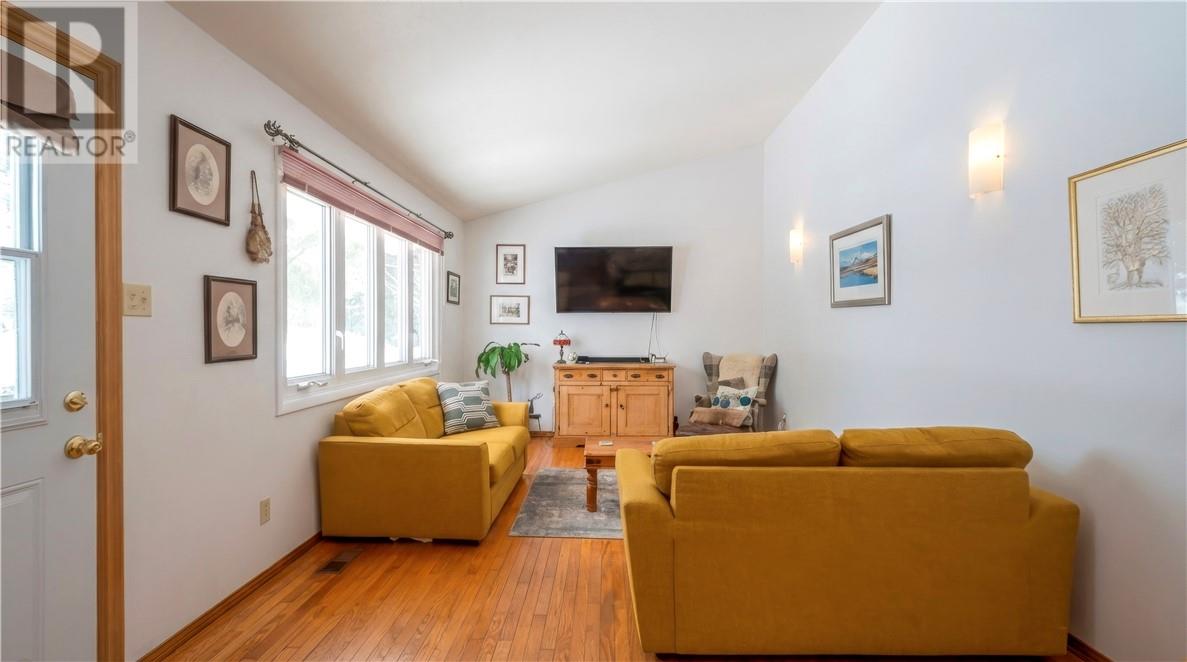 1779 Mccrea Heights Avenue, Val Caron, Ontario  P3N 1M5 - Photo 8 - 2126606