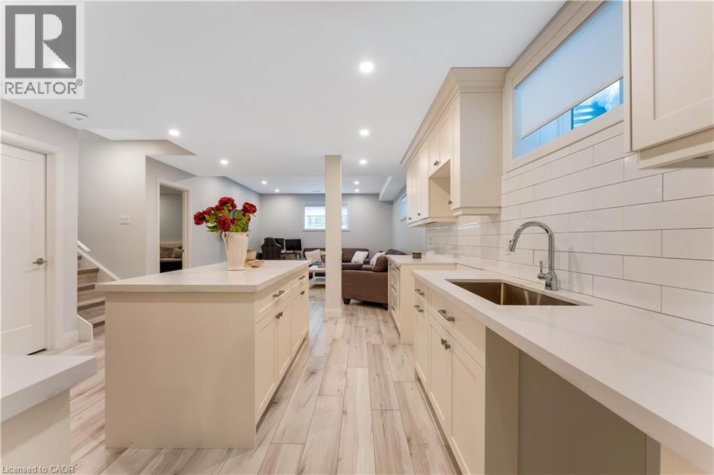 565 Florencedale Crescent, Kitchener, Ontario  N2R 0N3 - Photo 36 - 40807796