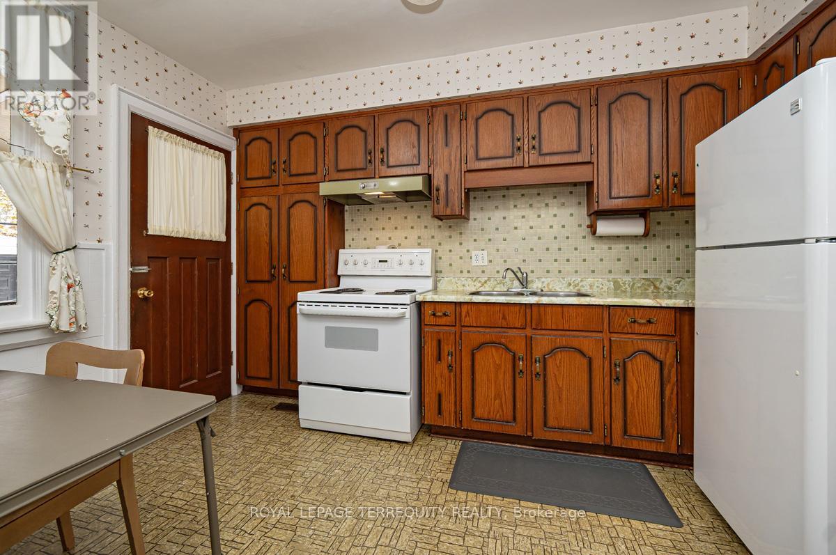 59 Ostend Avenue, Toronto, Ontario  M6S 1L5 - Photo 11 - W12832726