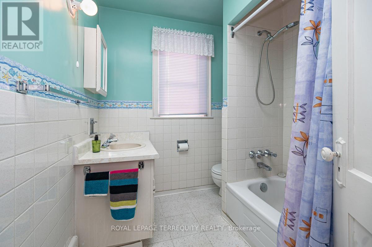 59 Ostend Avenue, Toronto, Ontario  M6S 1L5 - Photo 22 - W12832726