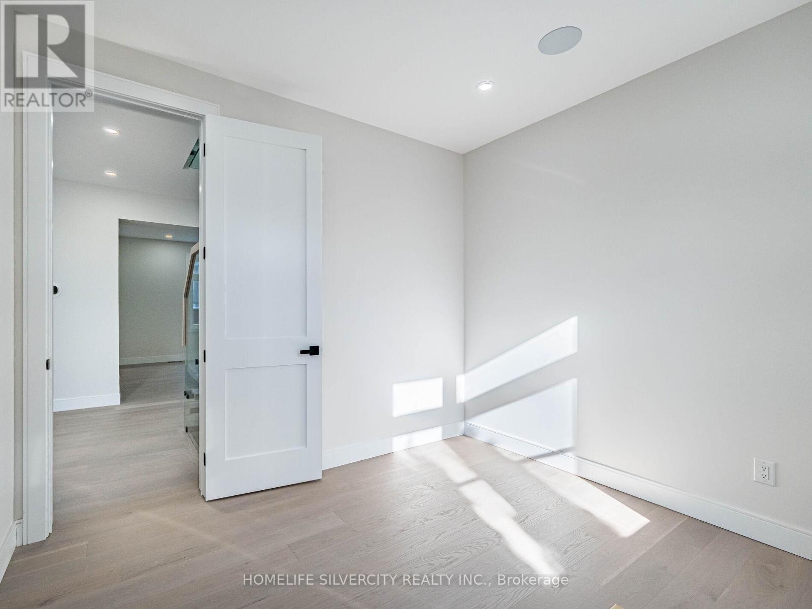 1078 Cherriebell Rd Road, Mississauga, Ontario  L5E 2R3 - Photo 20 - W12832754