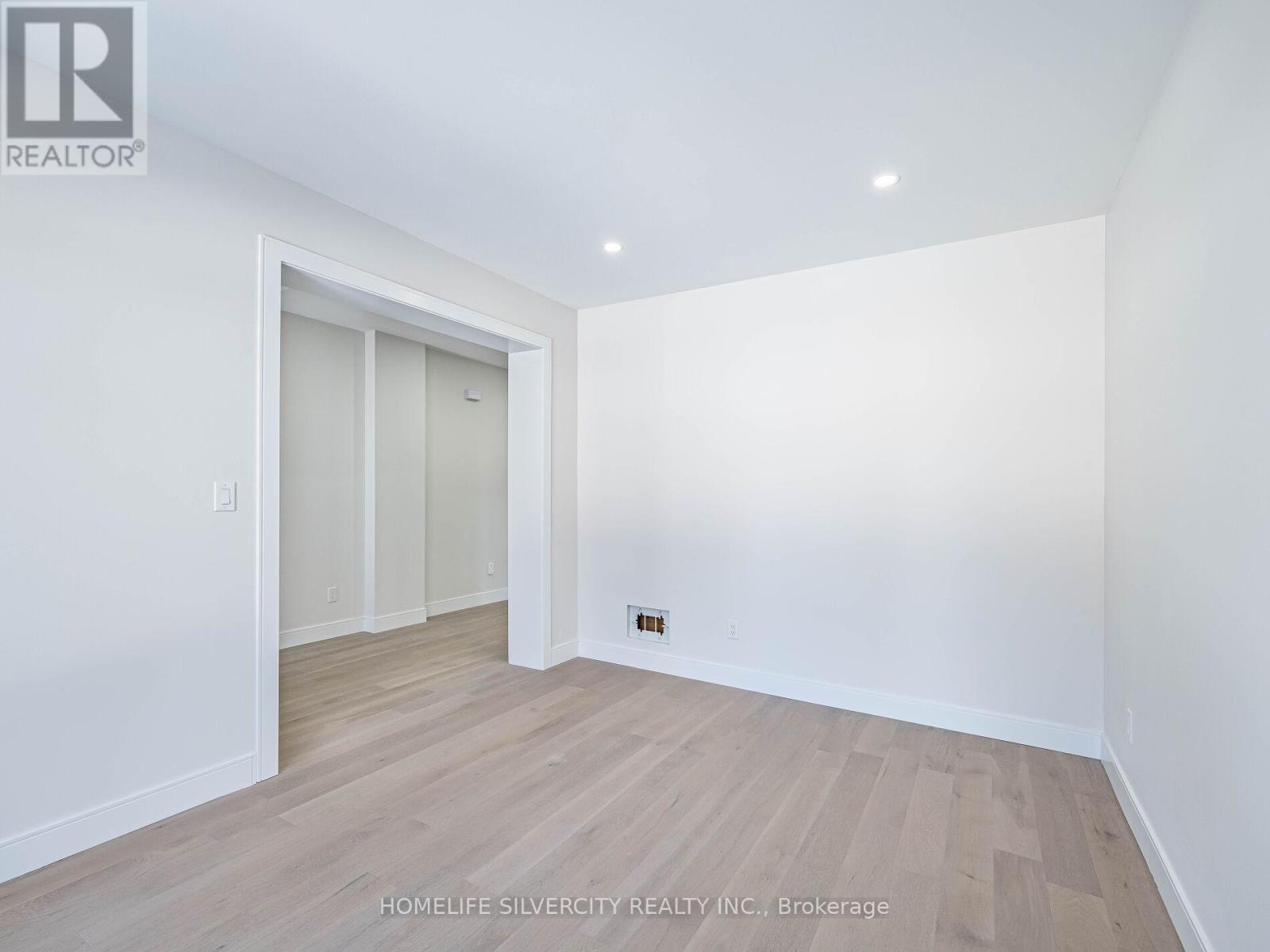 1078 Cherriebell Rd Road, Mississauga, Ontario  L5E 2R3 - Photo 7 - W12832754