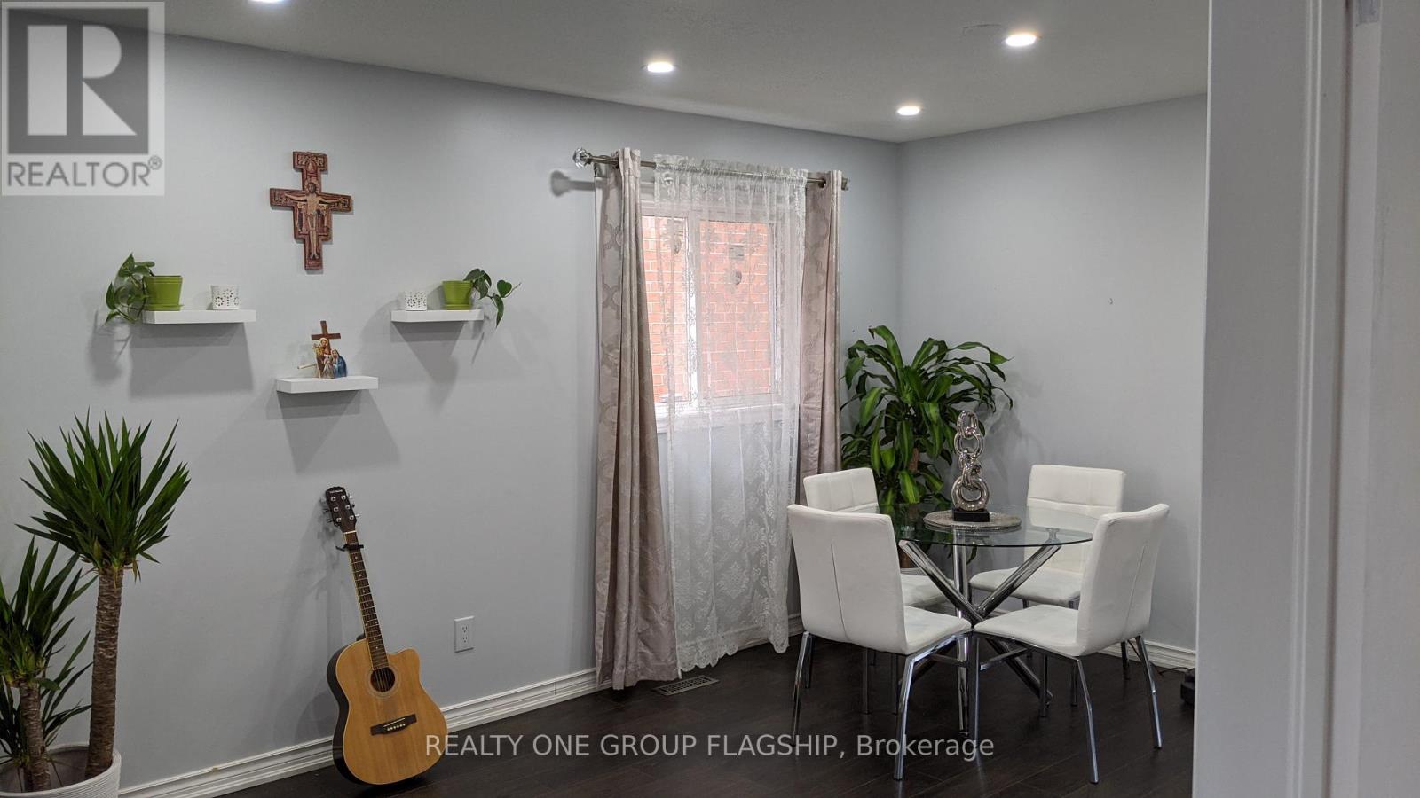 25 Stillwater Crescent N, Brampton, Ontario  L6X 3K6 - Photo 9 - W12832756