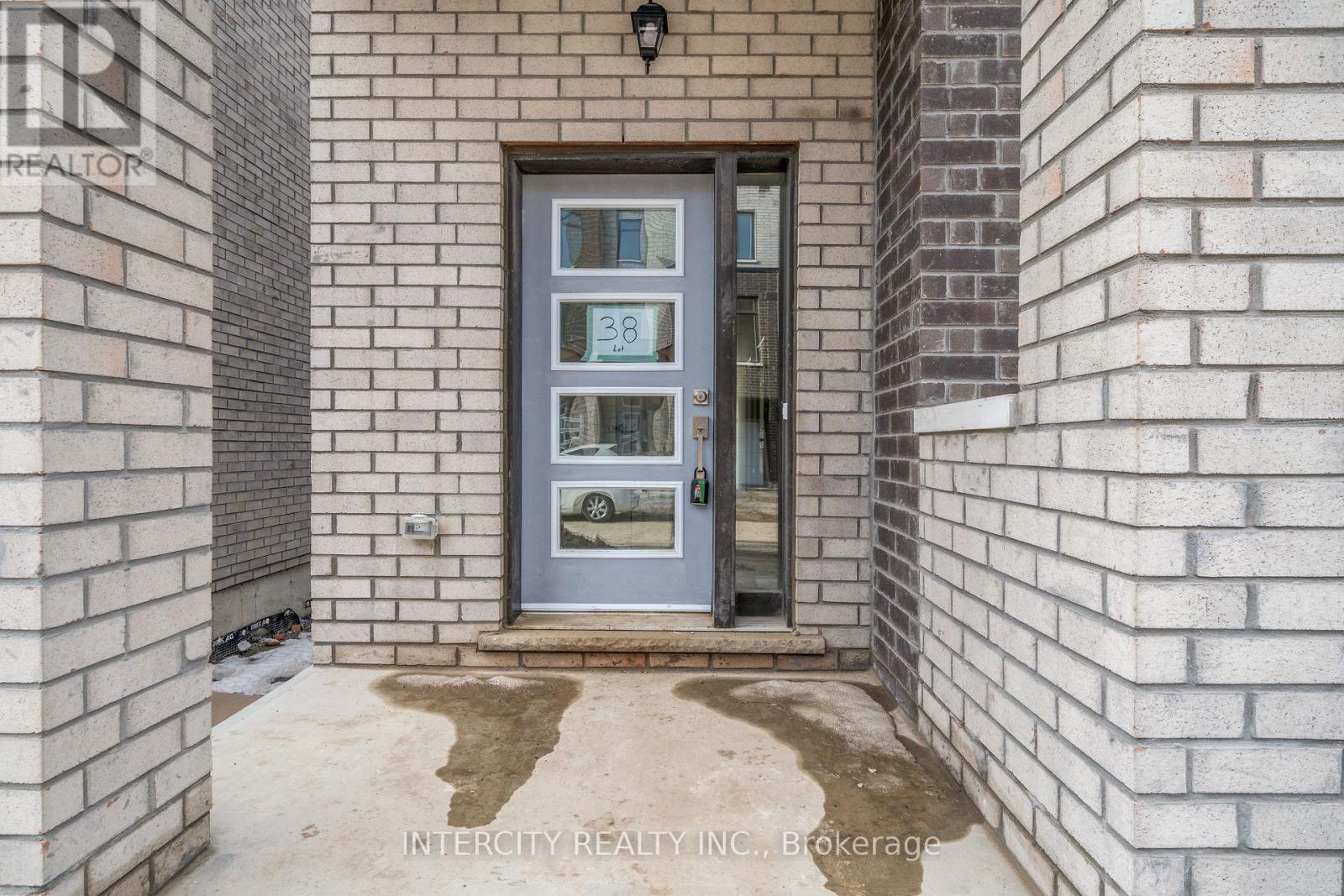 12 Queenpost Drive, Brampton, Ontario  L6Y 6L2 - Photo 2 - W12832816