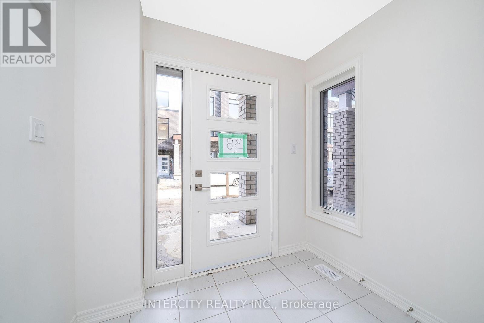 12 Queenpost Drive, Brampton, Ontario  L6Y 6L2 - Photo 3 - W12832816