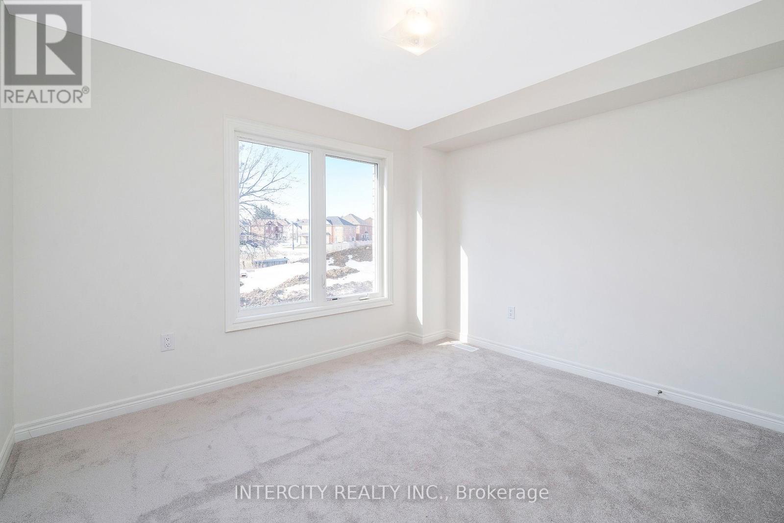 12 Queenpost Drive, Brampton, Ontario  L6Y 6L2 - Photo 5 - W12832816