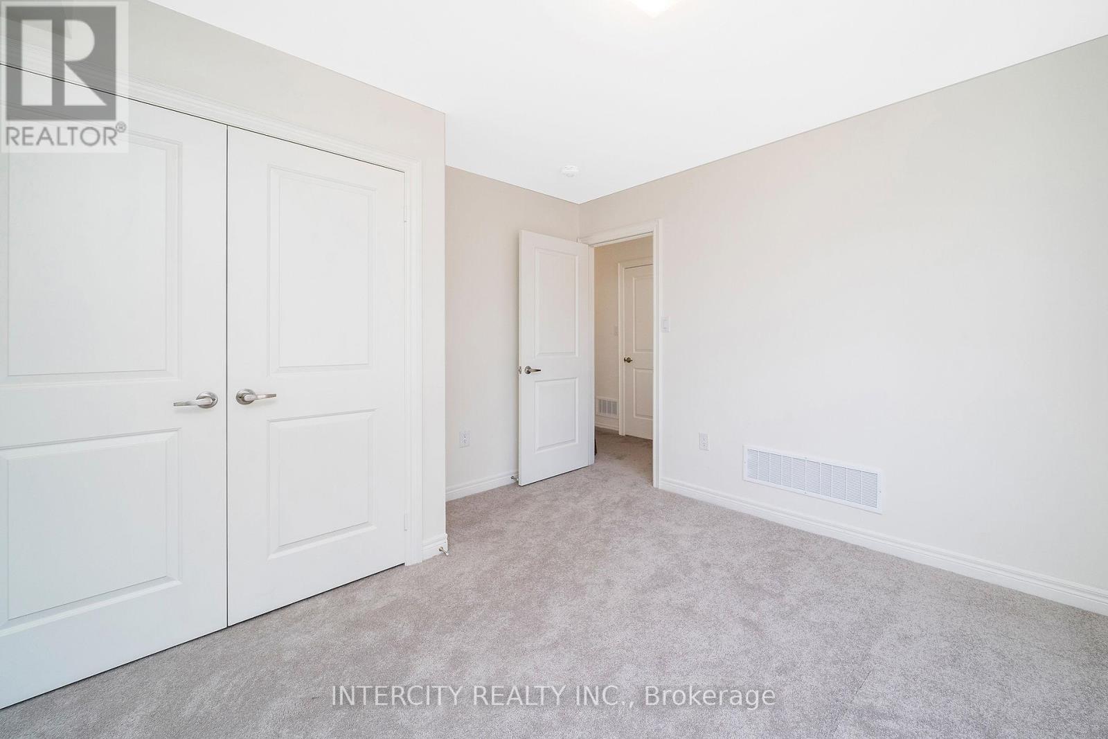 12 Queenpost Drive, Brampton, Ontario  L6Y 6L2 - Photo 6 - W12832816